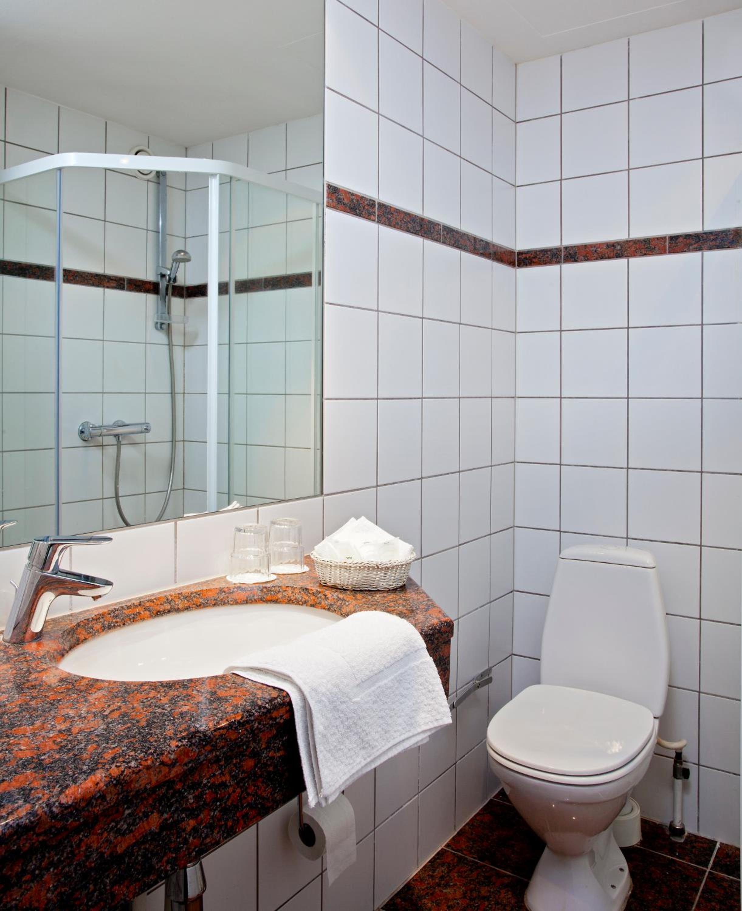 Standard Twin Room - Photo 3