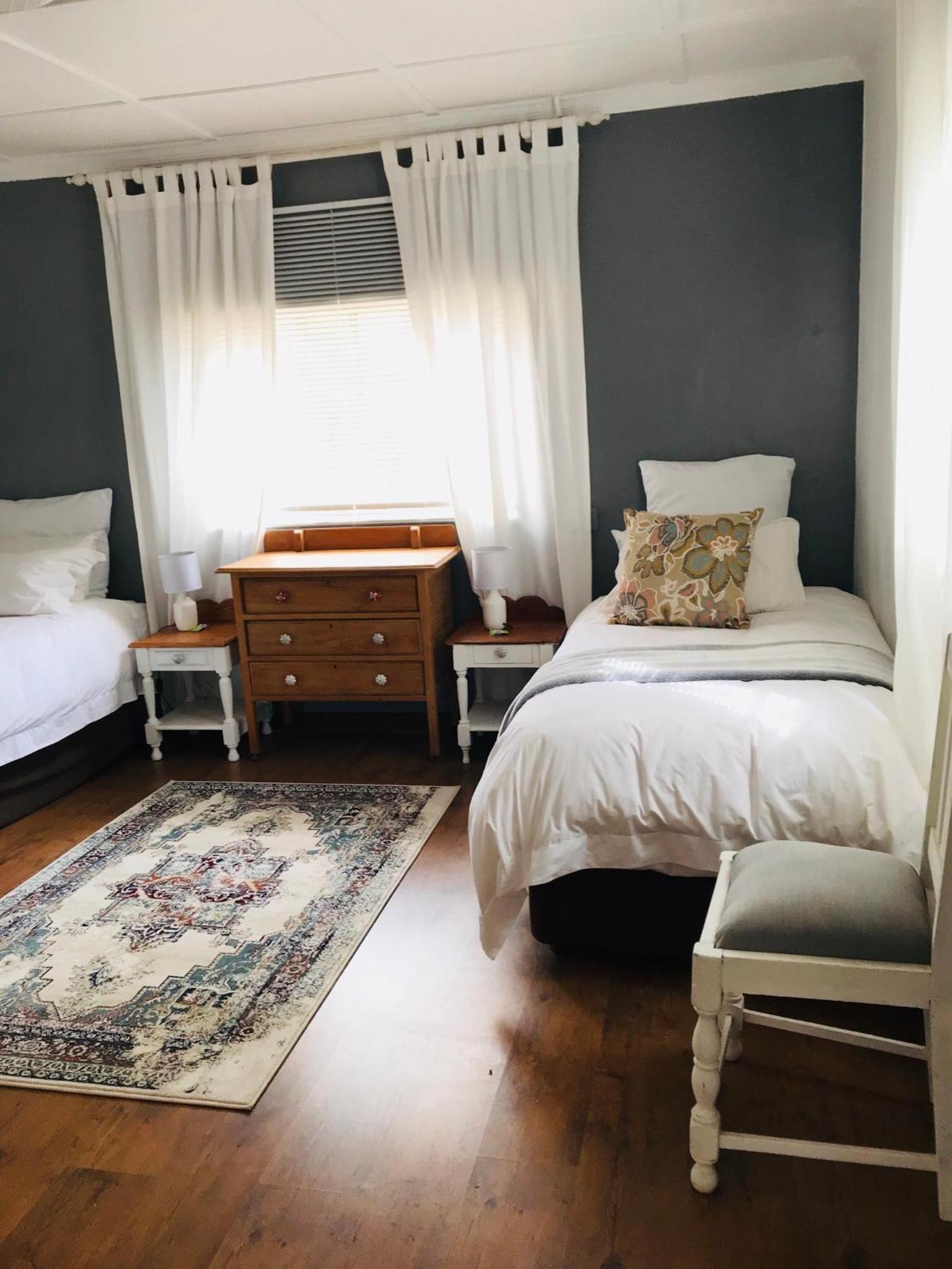 One-Bedroom Bungalow - Photo 2