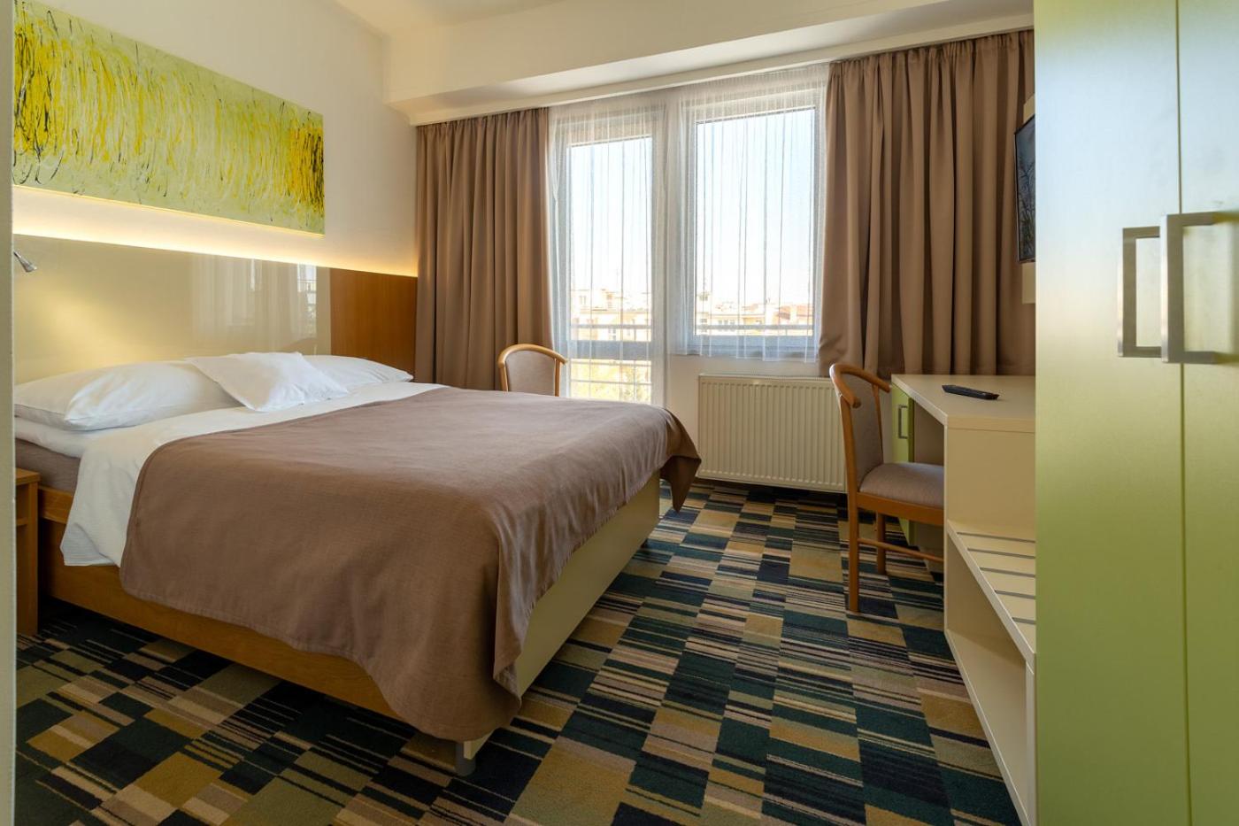 Standard Single Room thumbnail 5