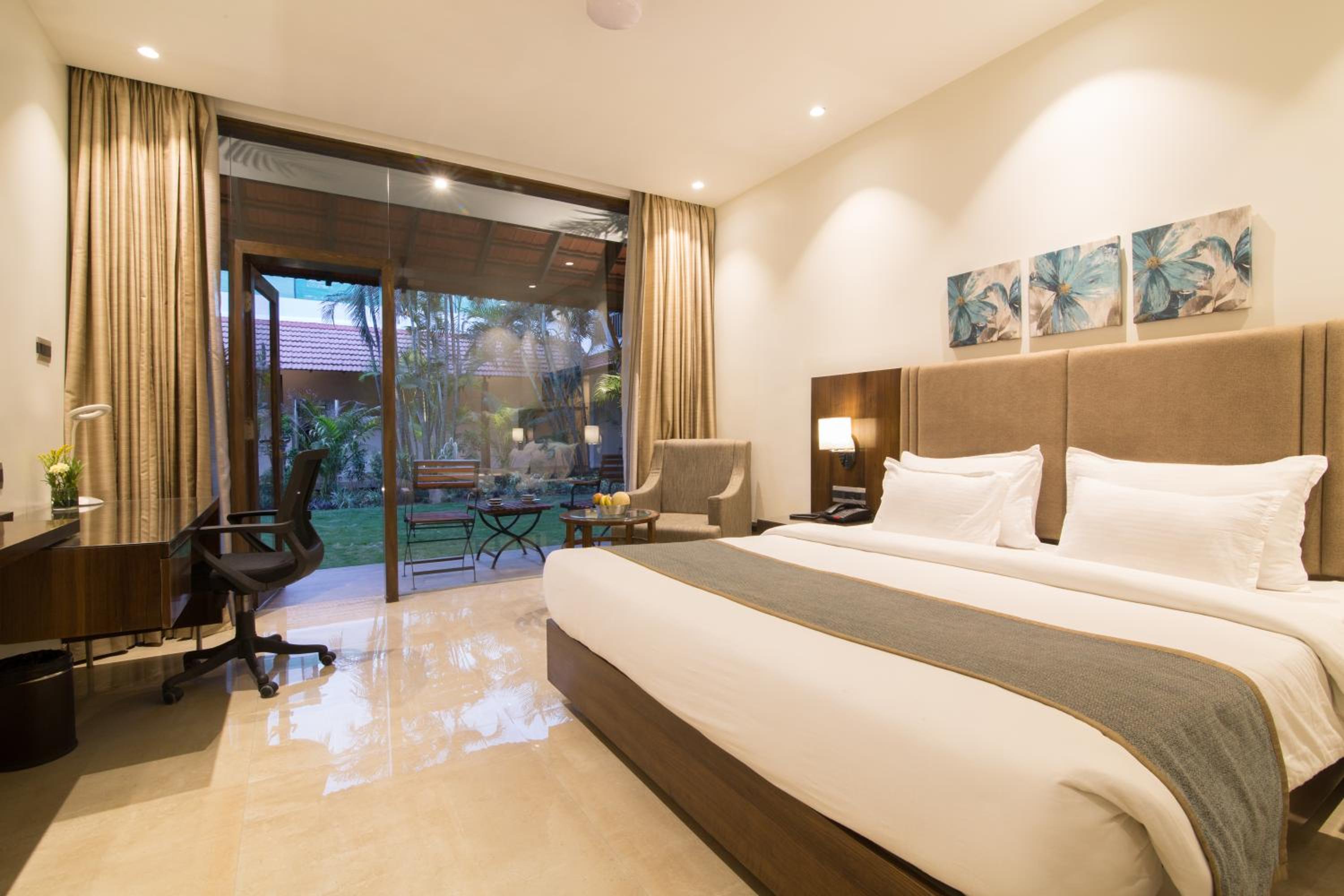 Deluxe King Room photo 2