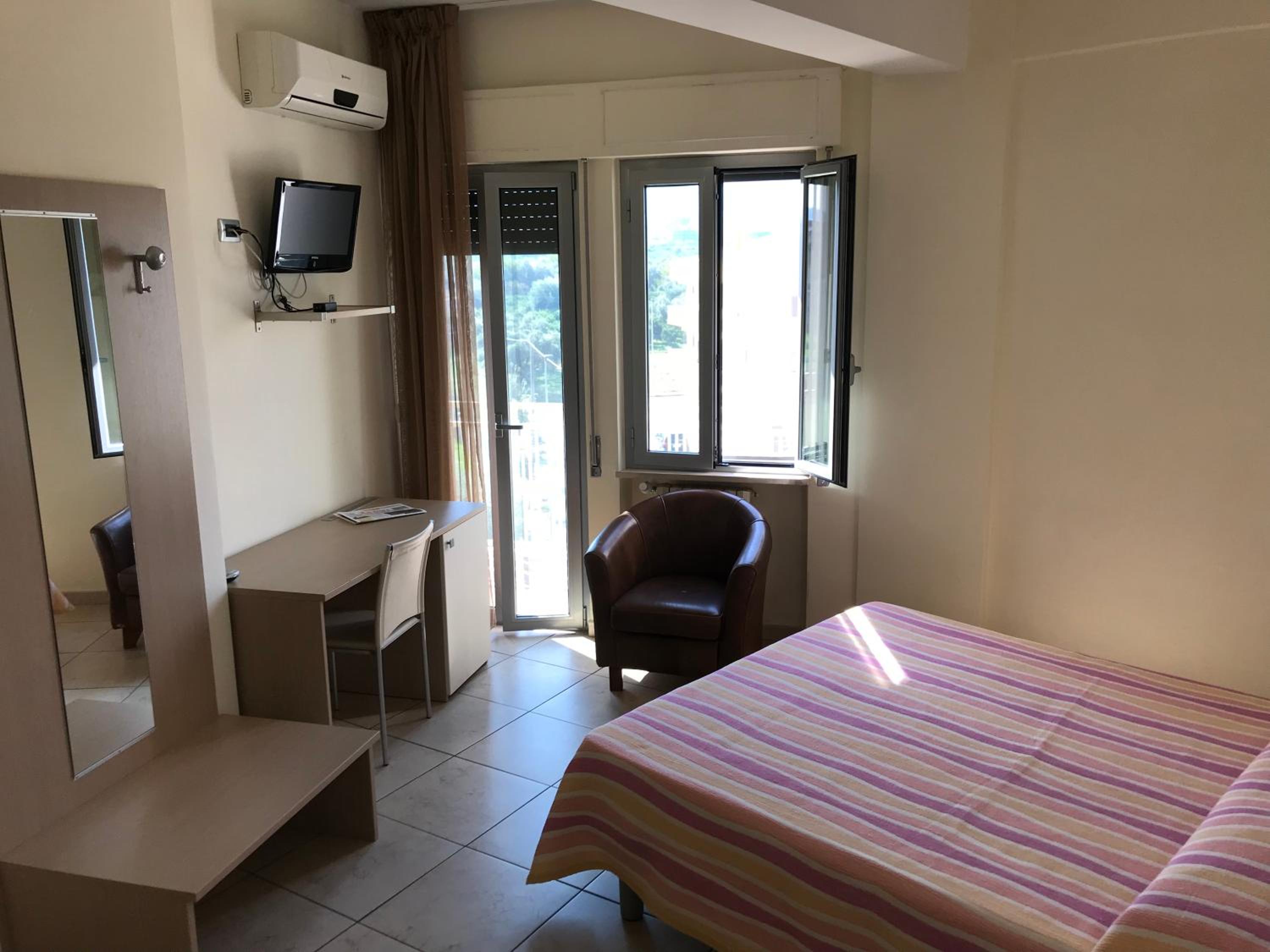 Single Room photo 3