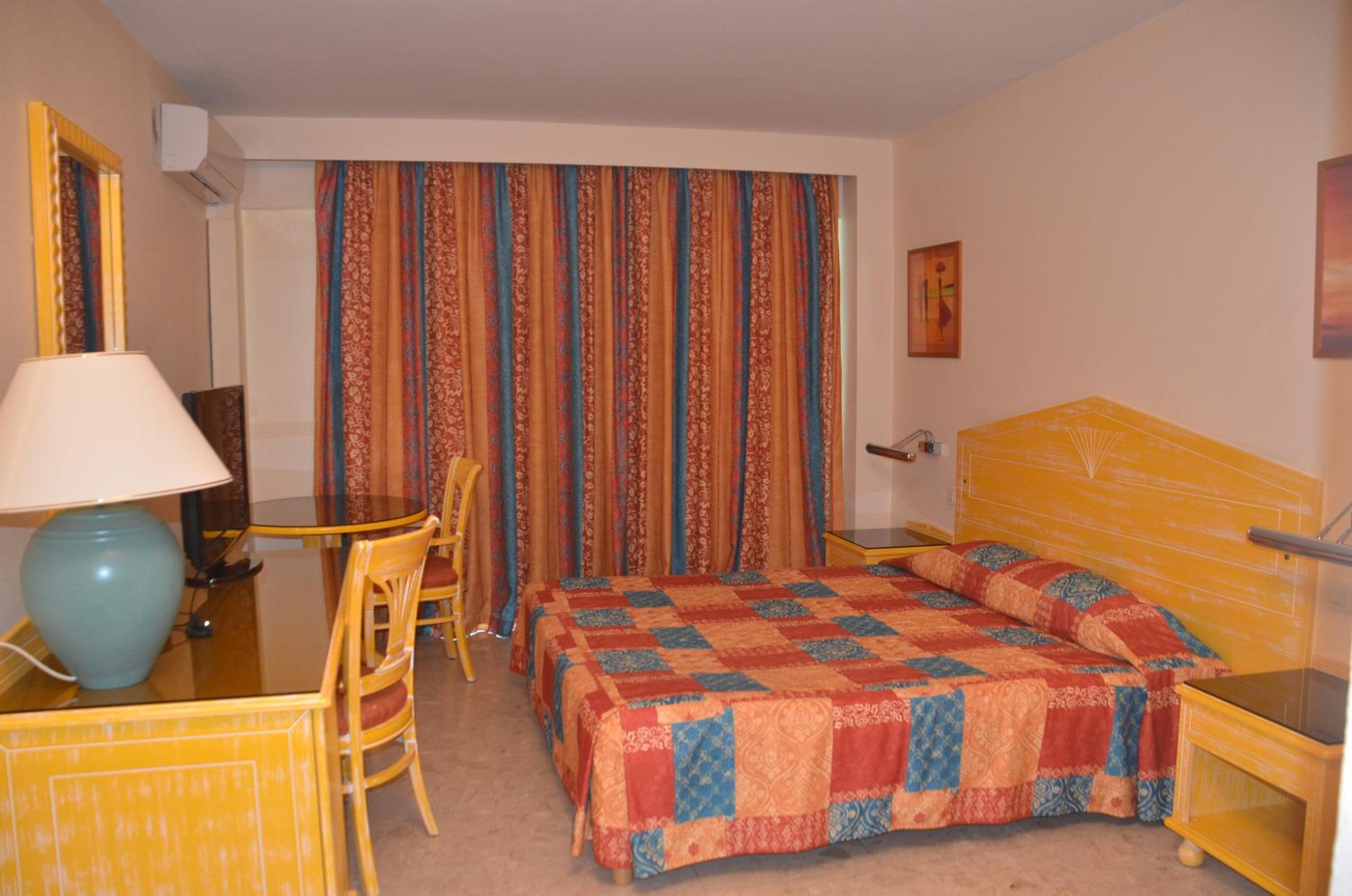 Standard Double or Twin Room - Photo 4