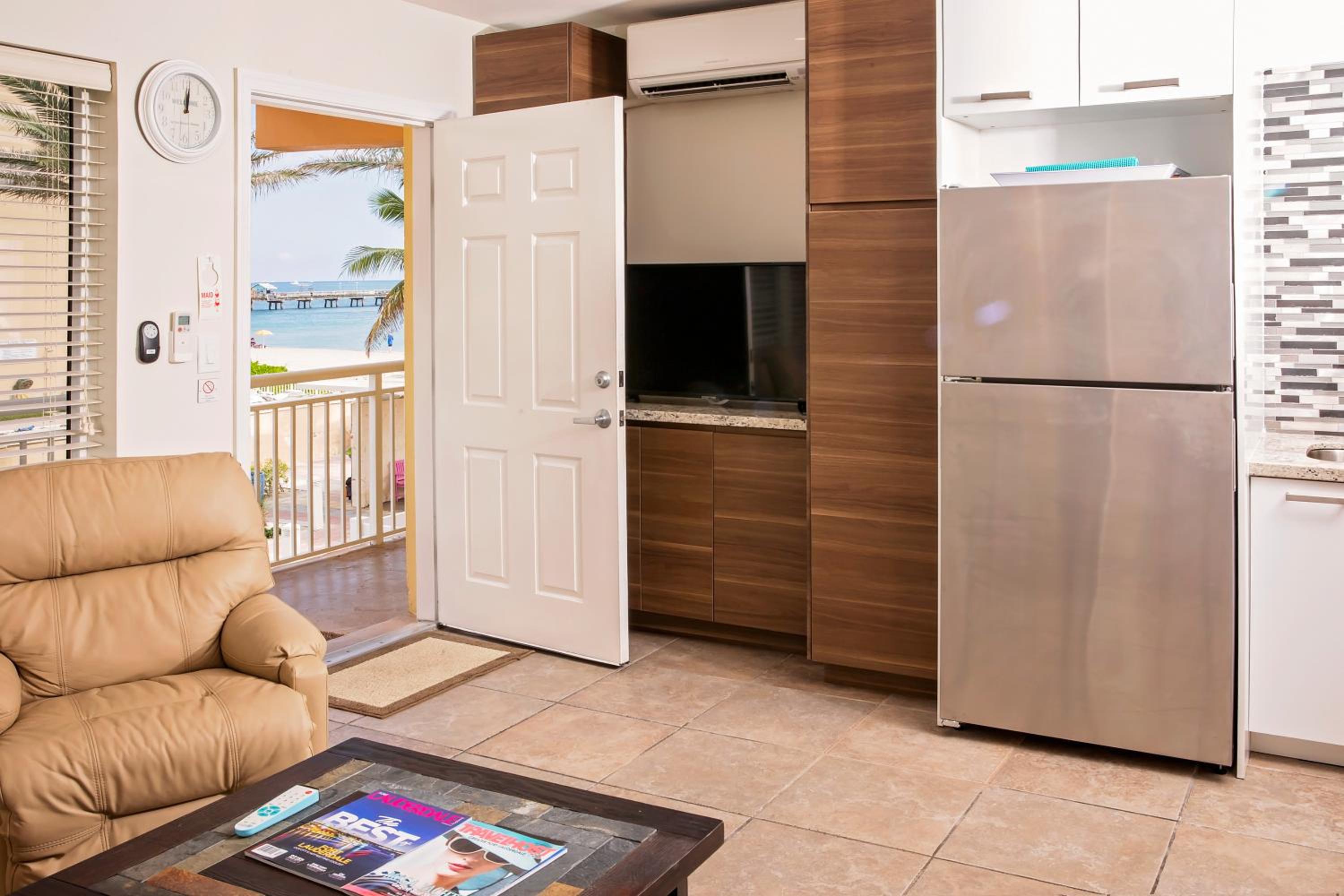 One-Bedroom Apartment Partial Ocean View with Terrace photo 3