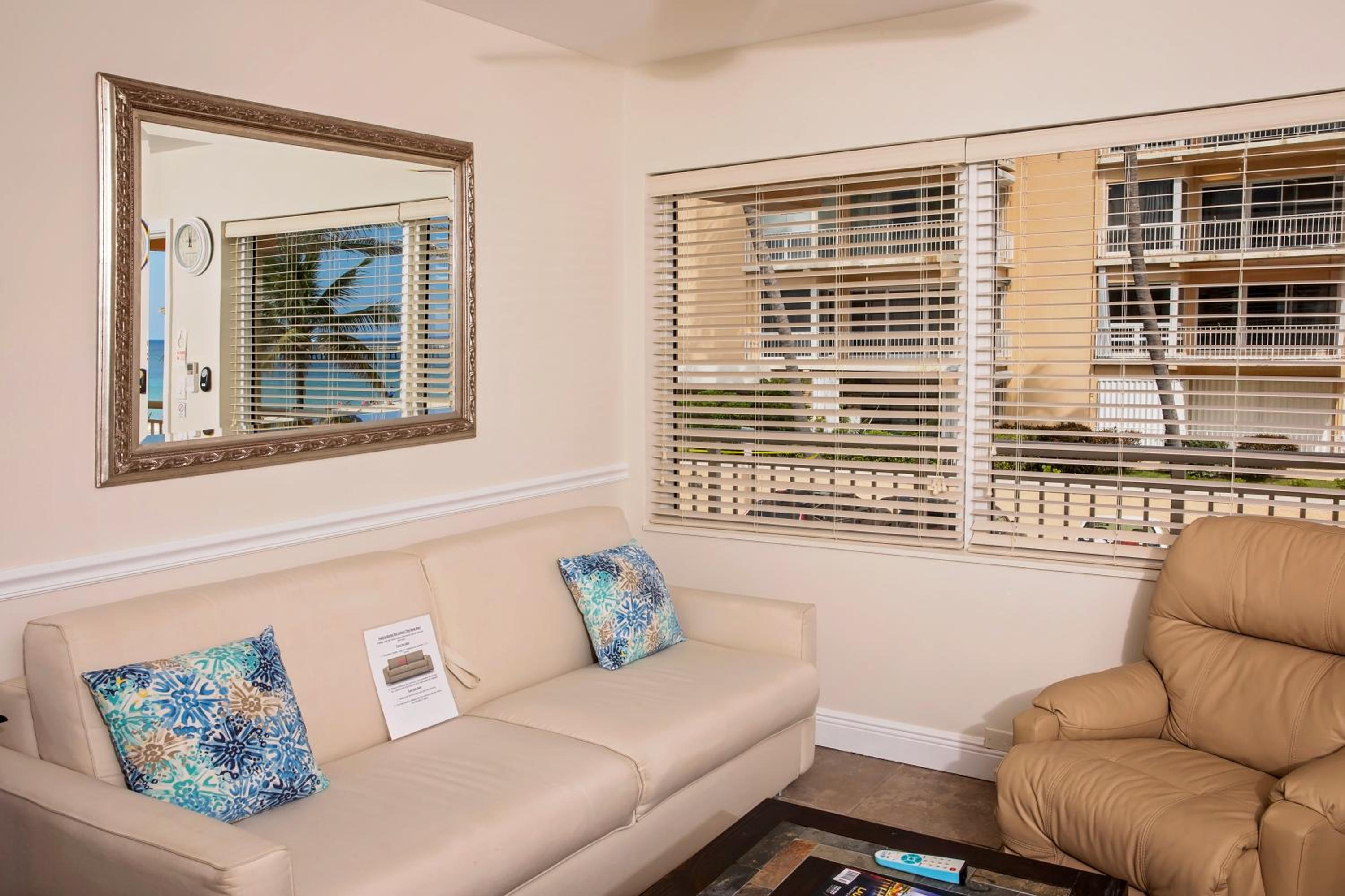 One-Bedroom Apartment Partial Ocean View with Terrace photo 2