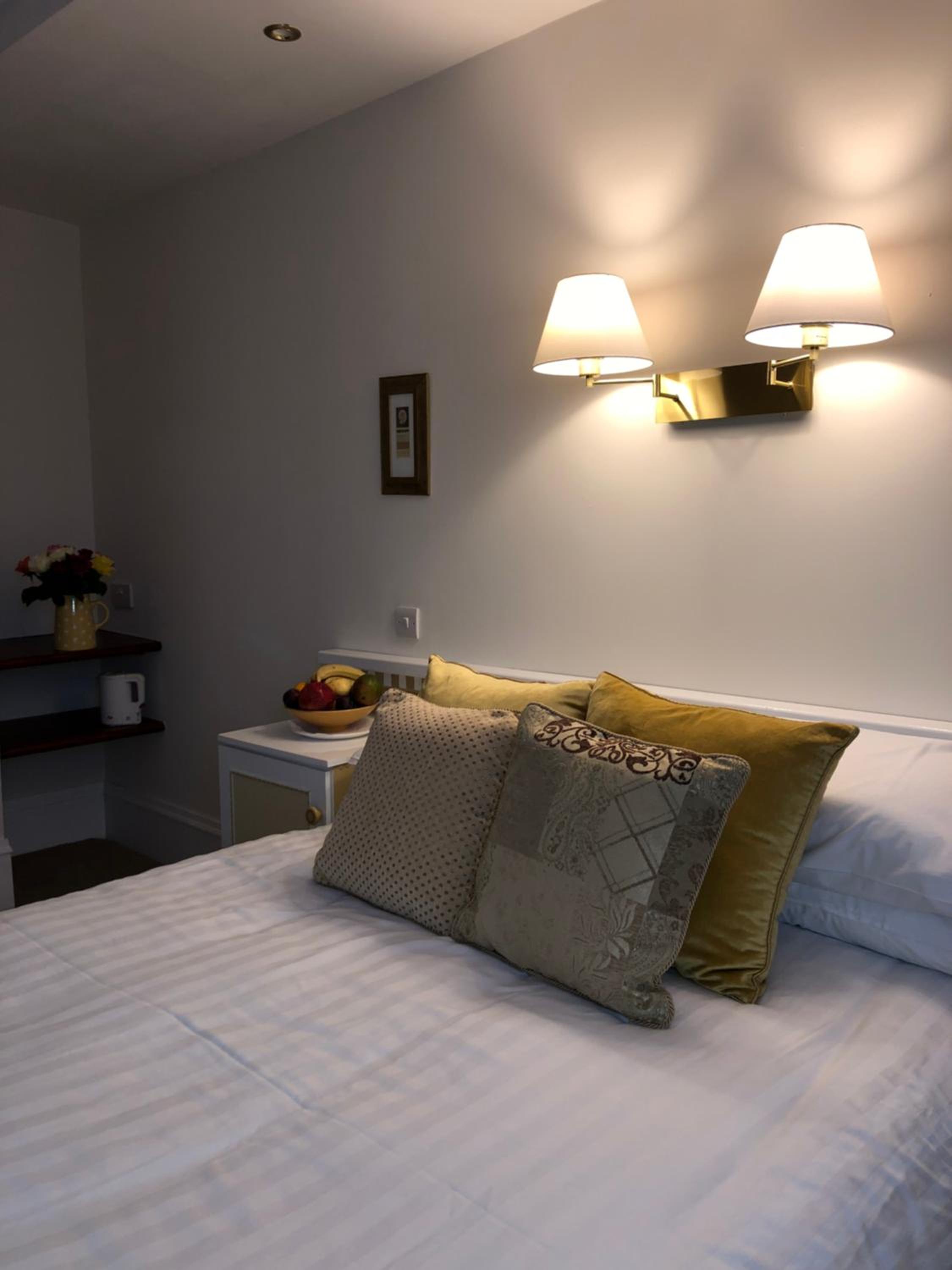 Basic Triple Room with Shared Bathroom photo 3