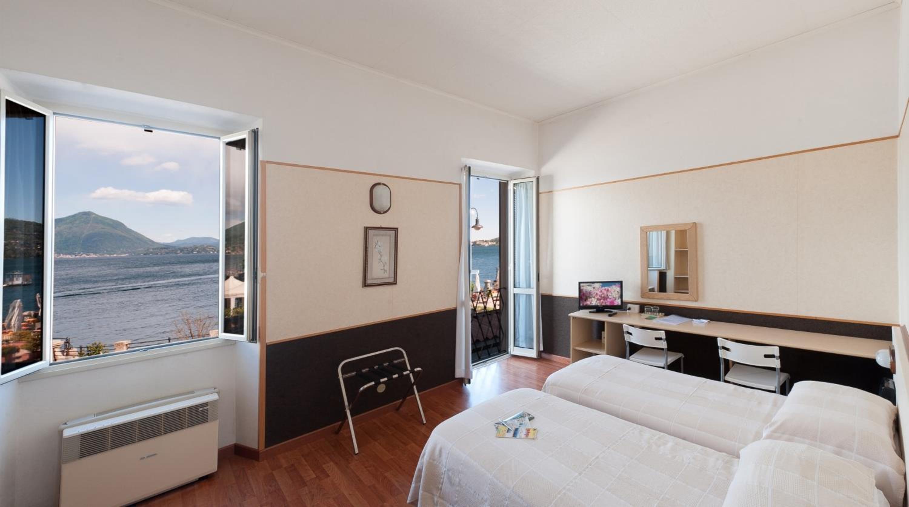 Double Room with Lake View - Photo 2