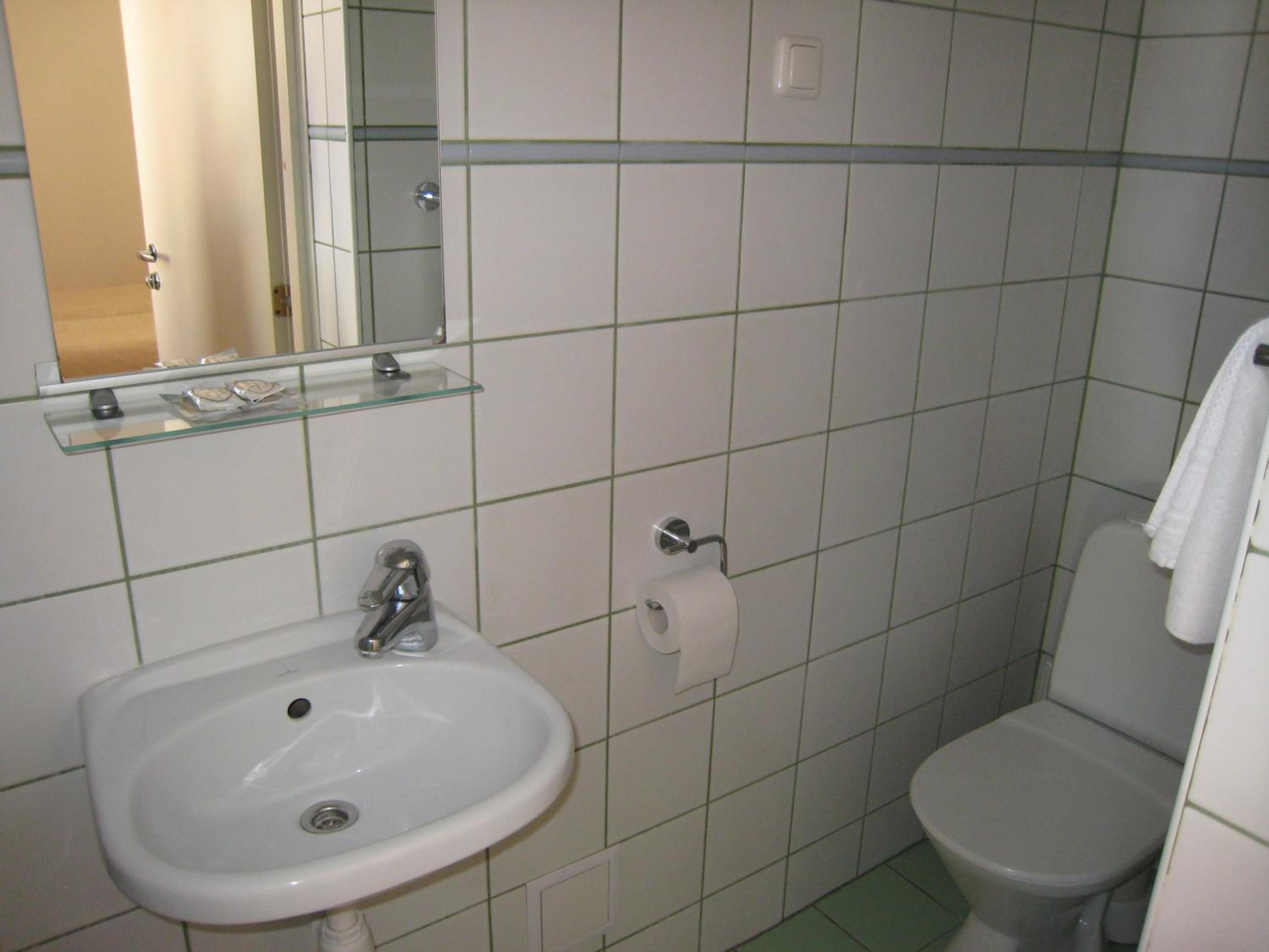 Twin Room with Kitchenette - Photo 3
