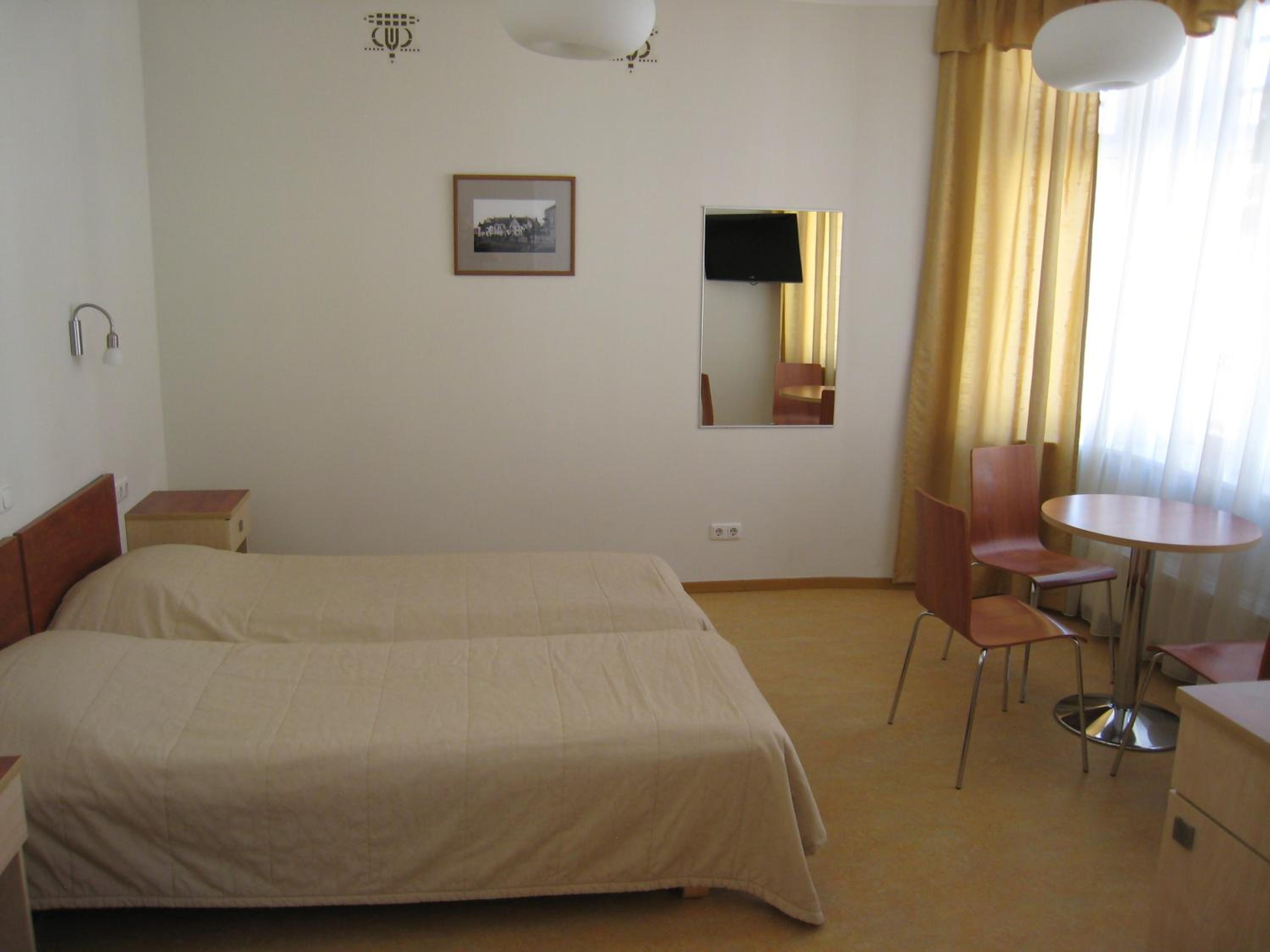 Twin Room with Kitchenette - Photo 12