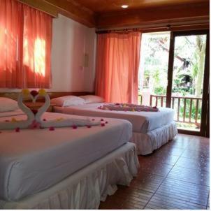 Standard Twin Room (2 Adults And 2 Children) photo 3