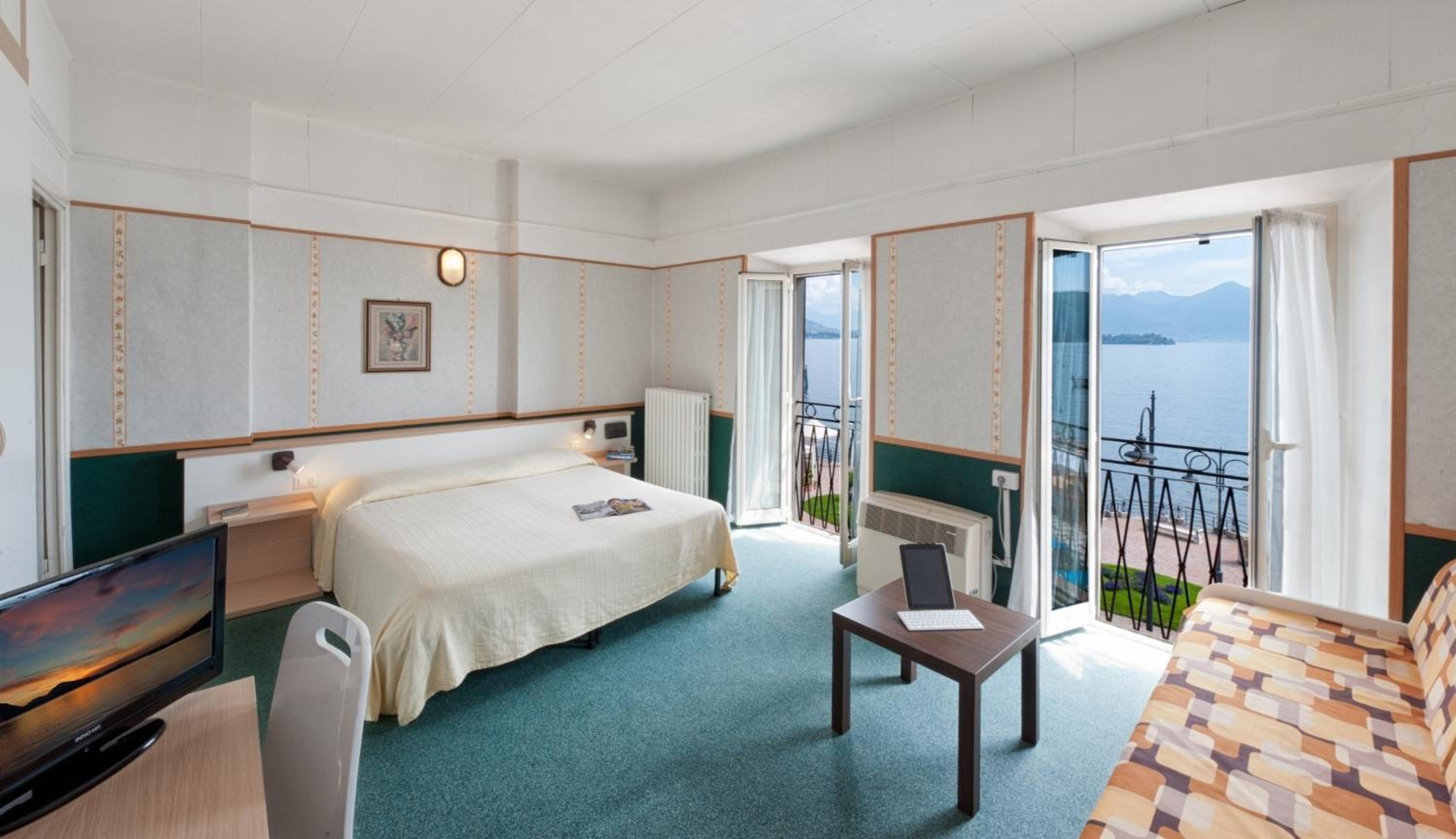 Triple Room with Lake View photo 2