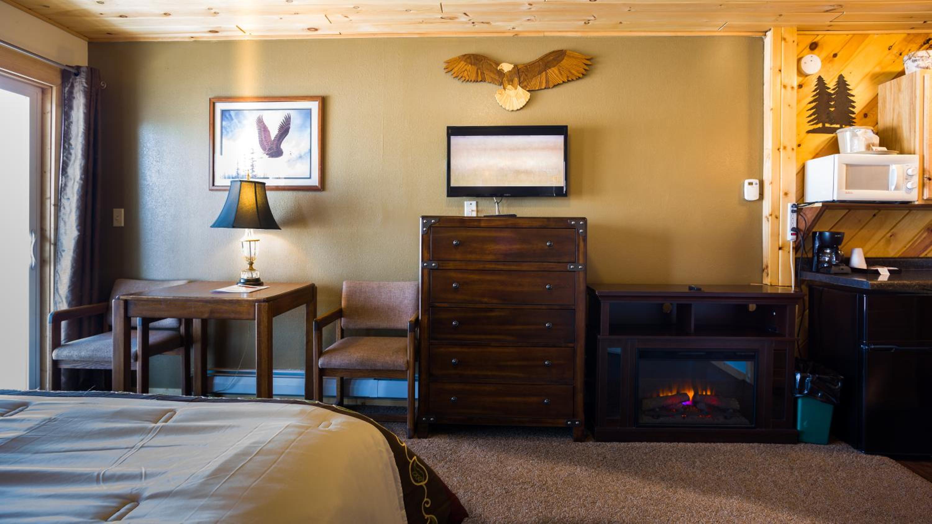 King Suite with Spa Bath (No Pets) photo 1