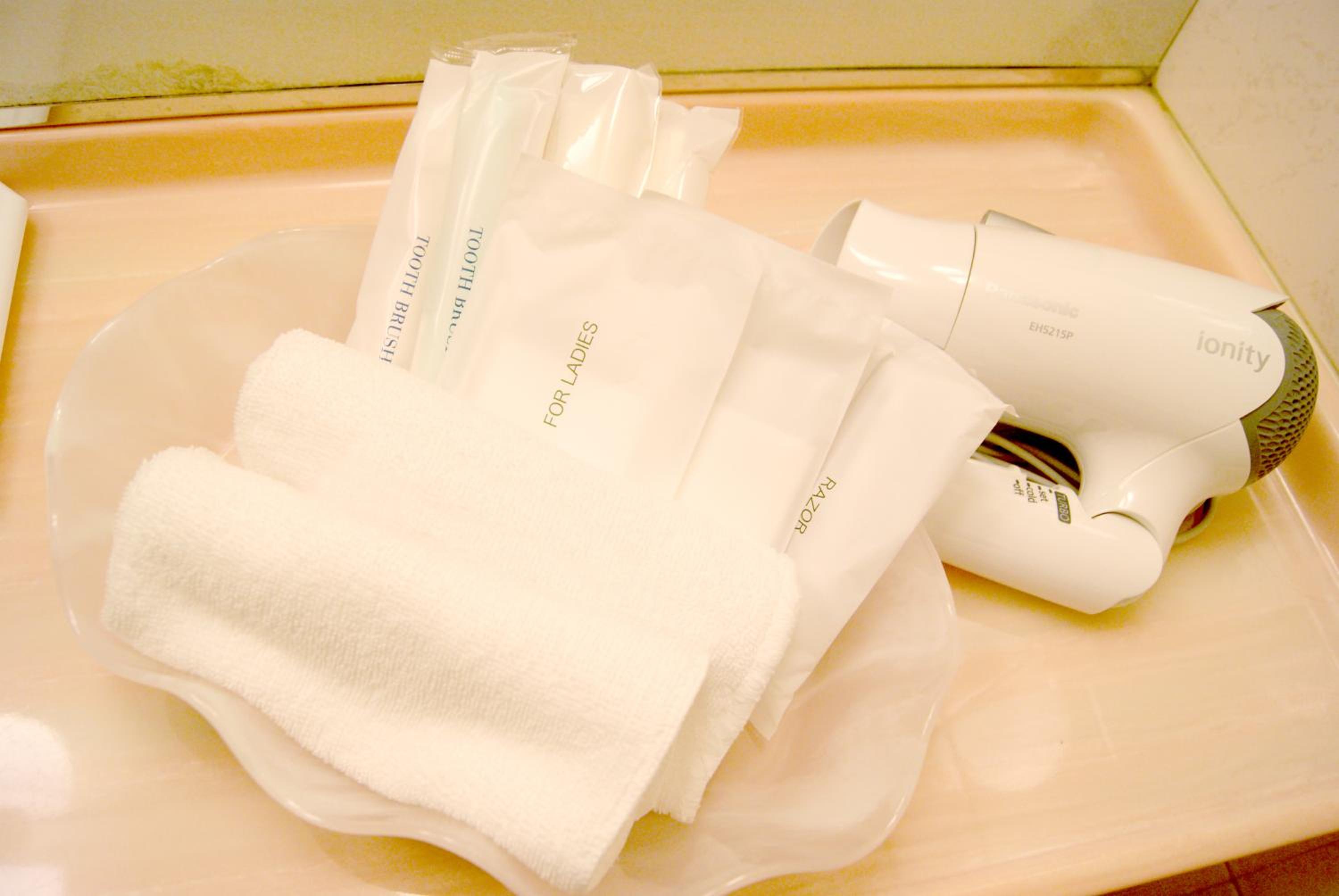 Twin Room - Non-Smoking - Photo 6