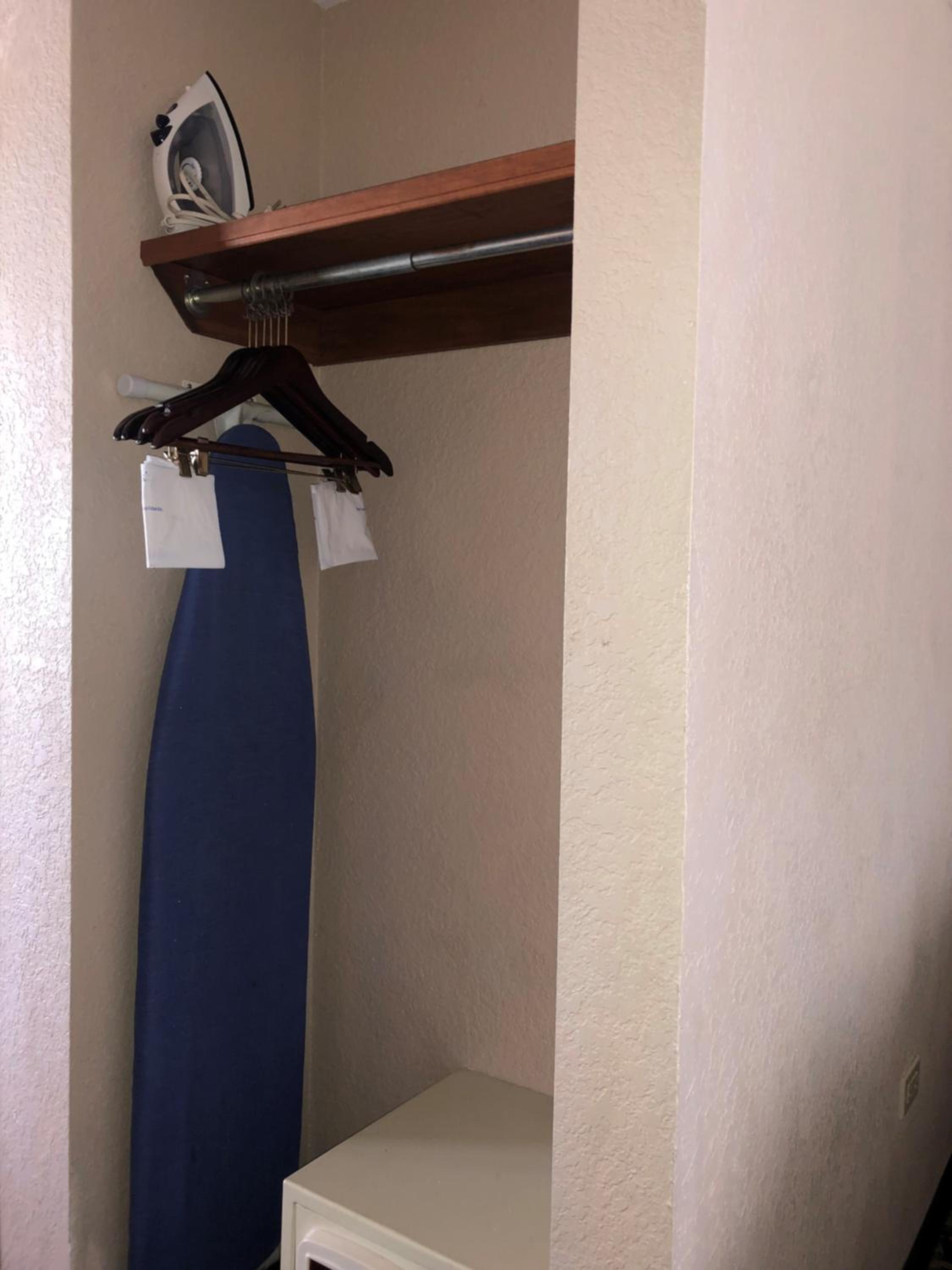 King Room - Non-Smoking - Photo 2