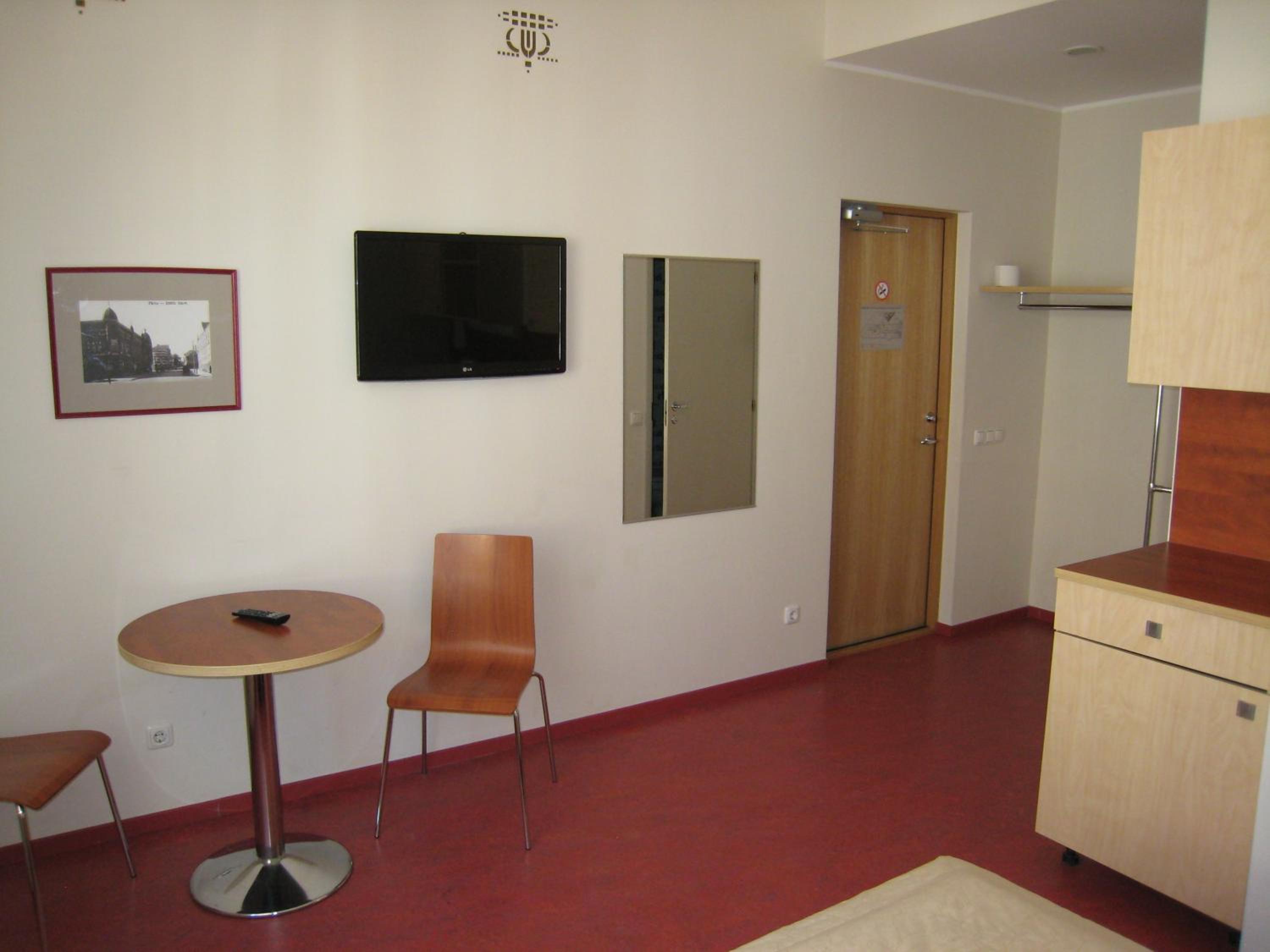 Twin Room with Kitchenette - Photo 15
