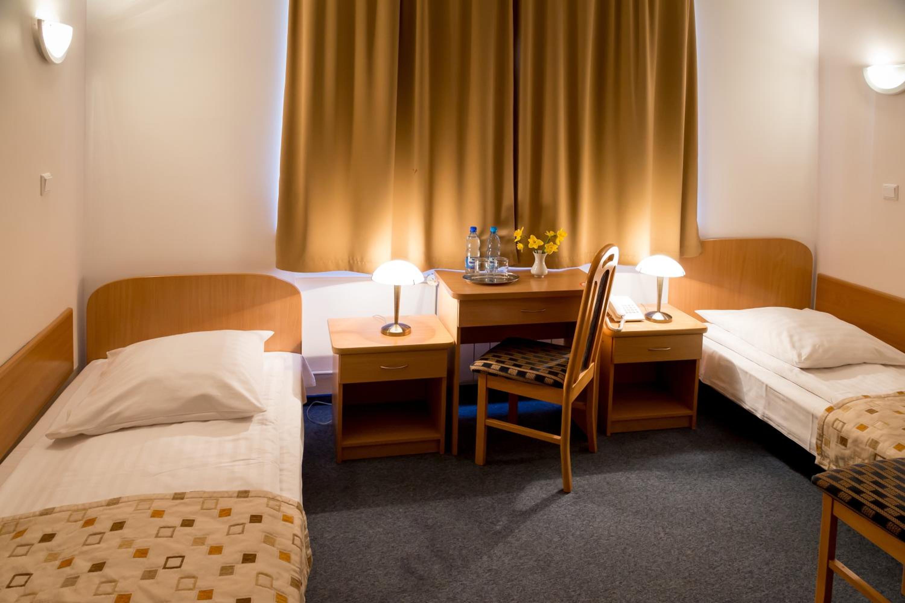 Twin Room - Photo 5