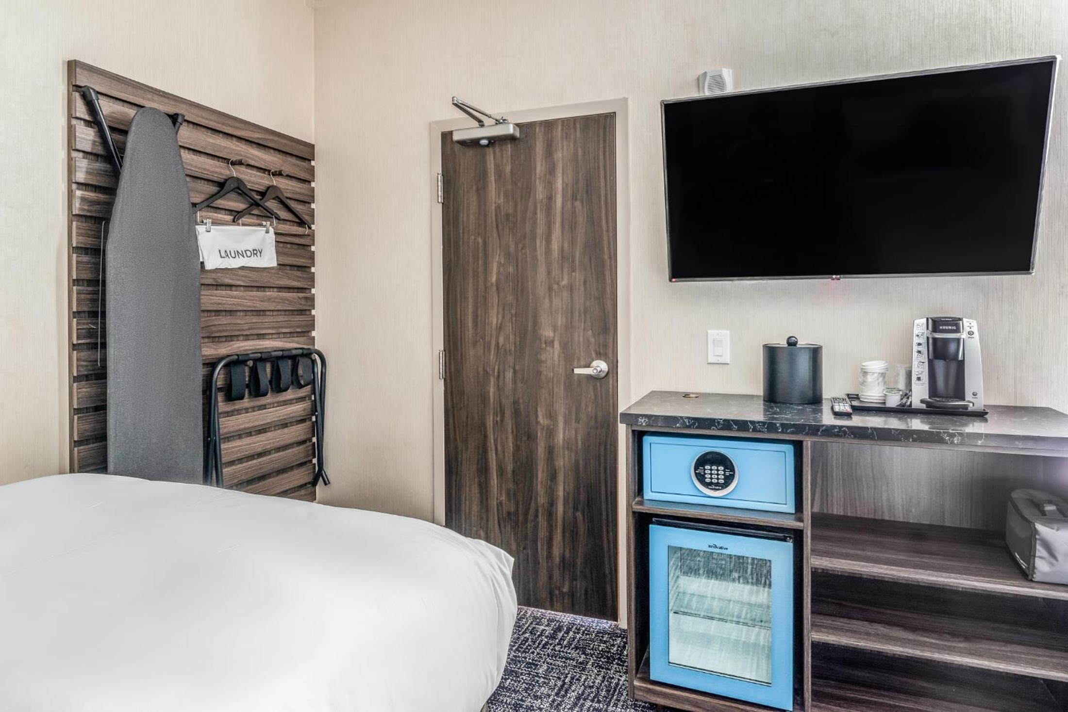 Double Room thumbnail 5
