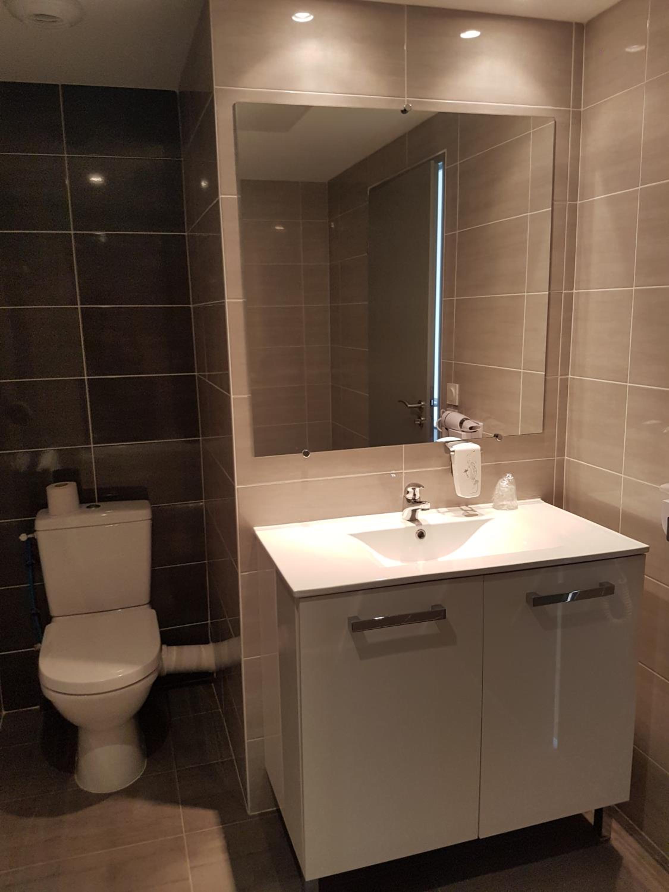 Double Room - Photo 9