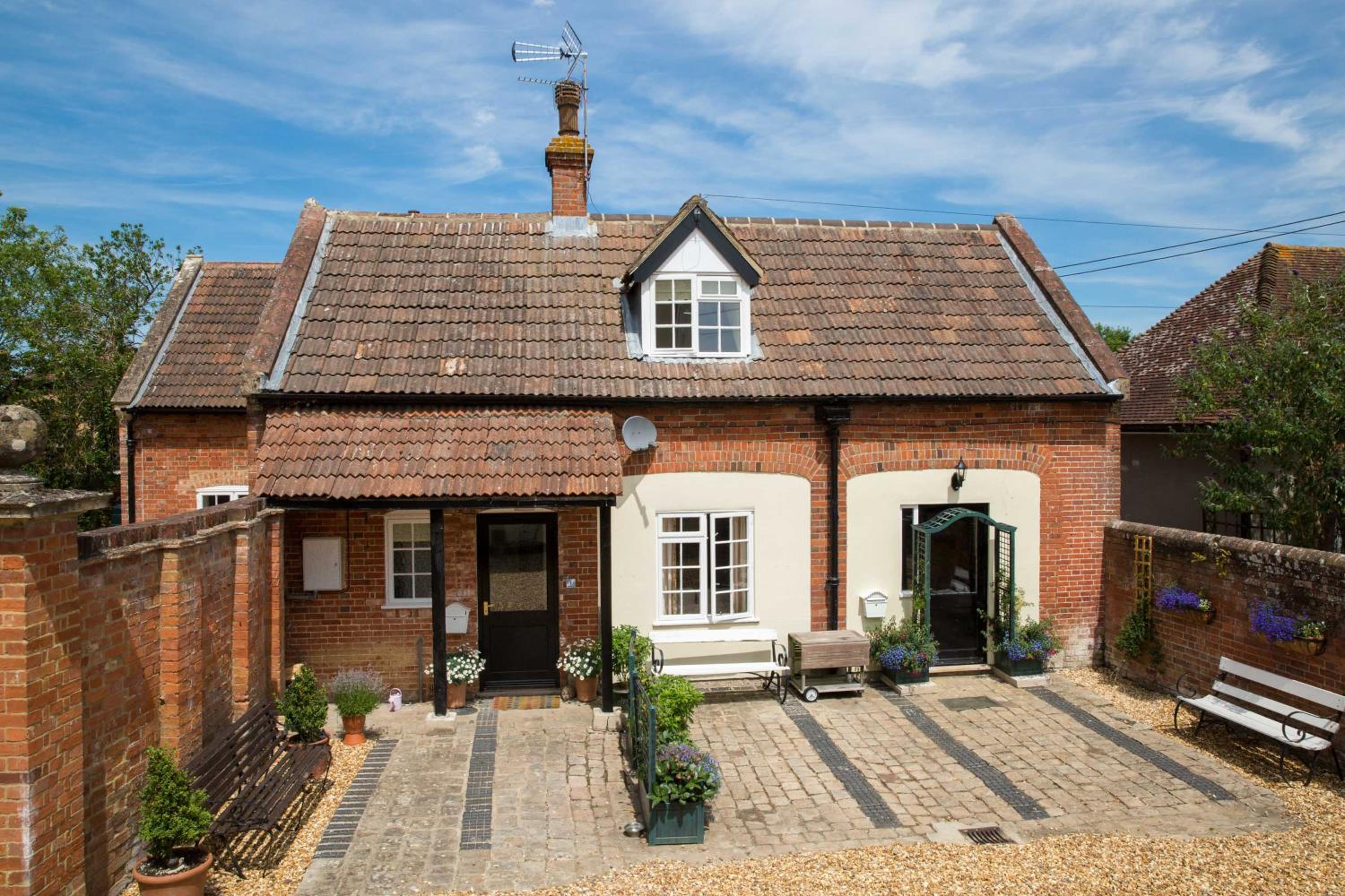 Four-Bedroom Cottage photo 3