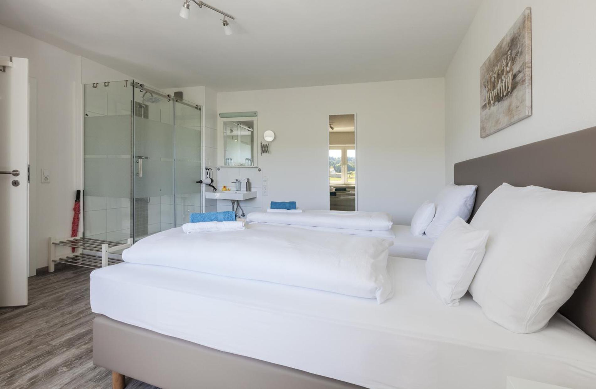 Double or Twin Room with Bathroom - main building photo 3