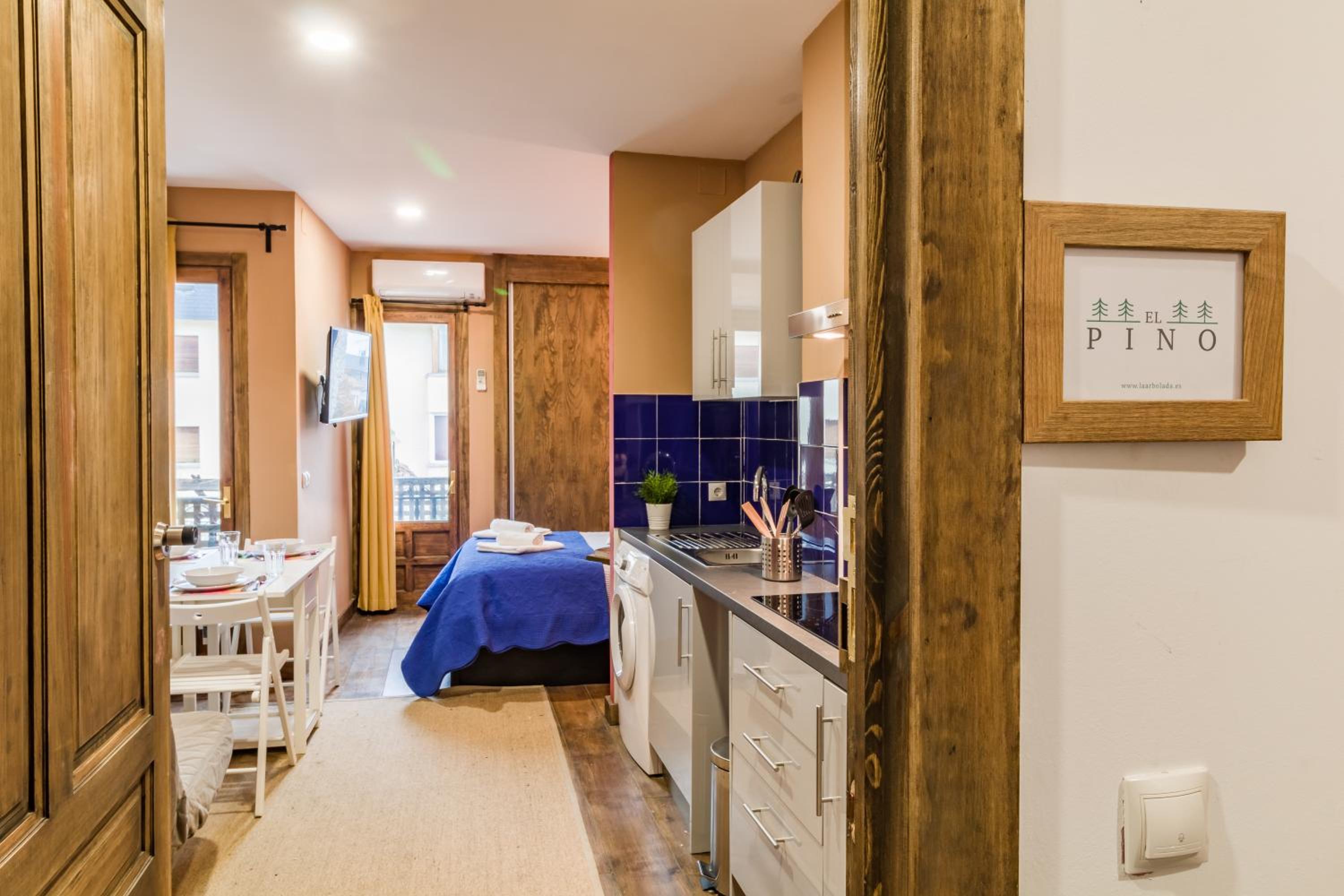 Quadruple Room - Photo 16