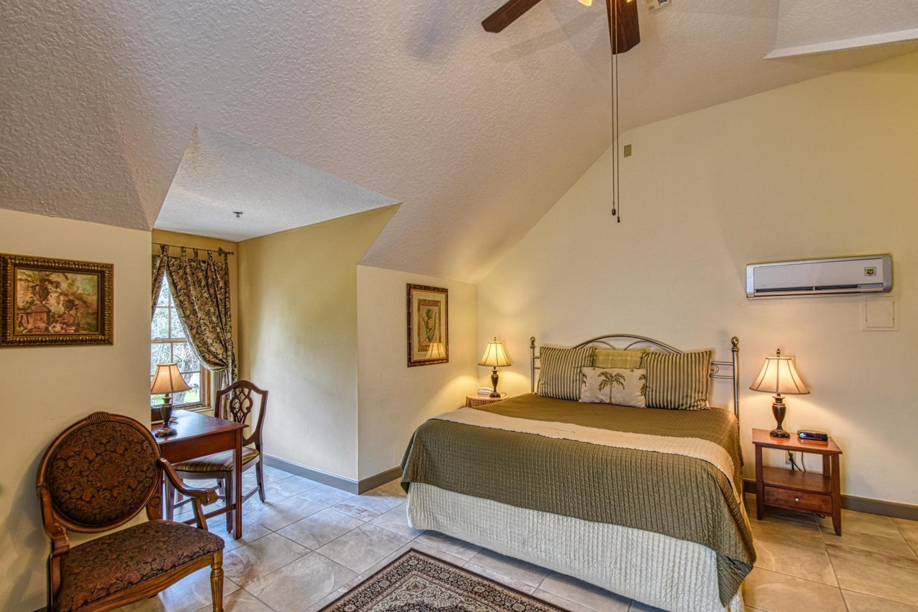 Standard King Room - Photo 5