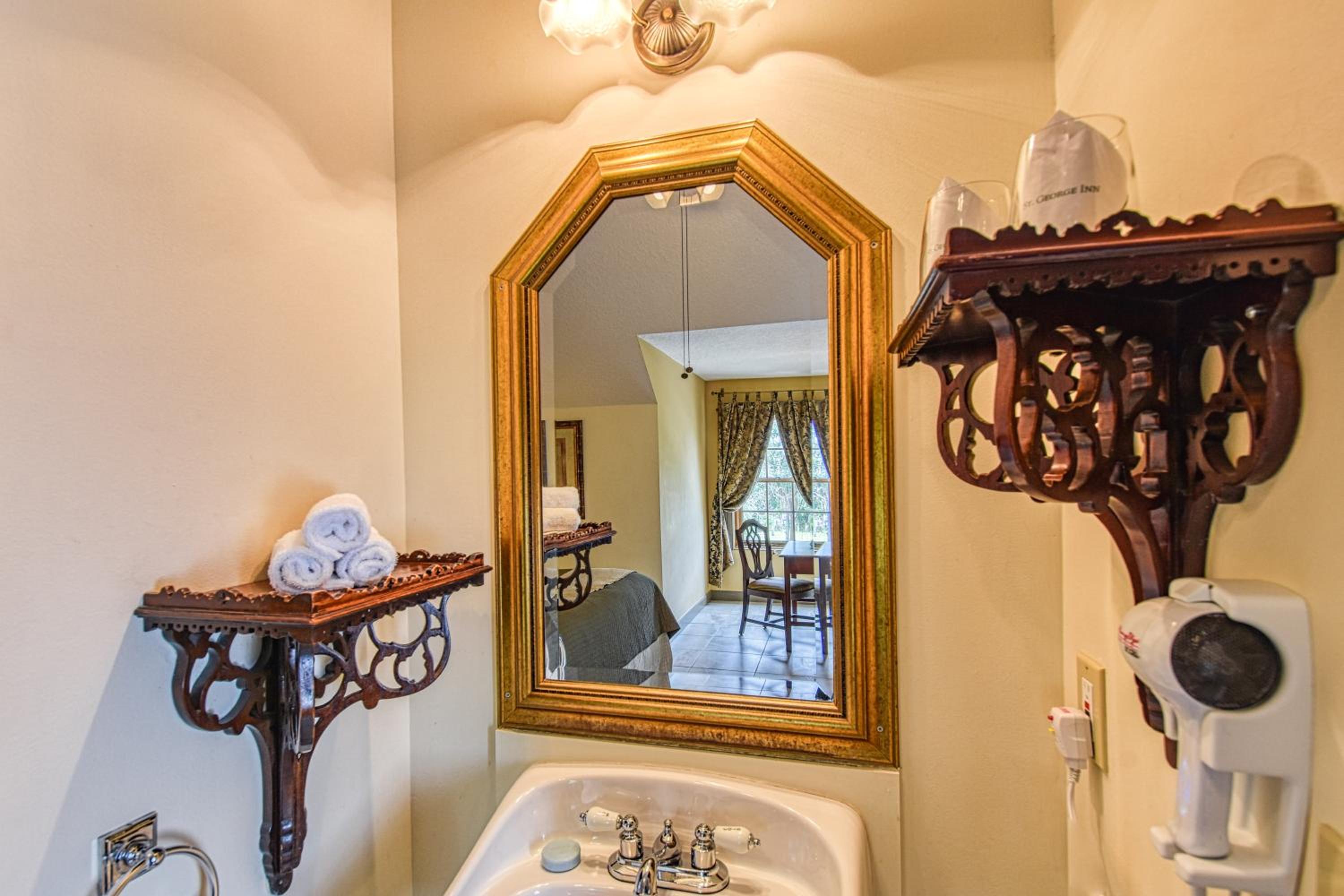 Standard King Room - Photo 2