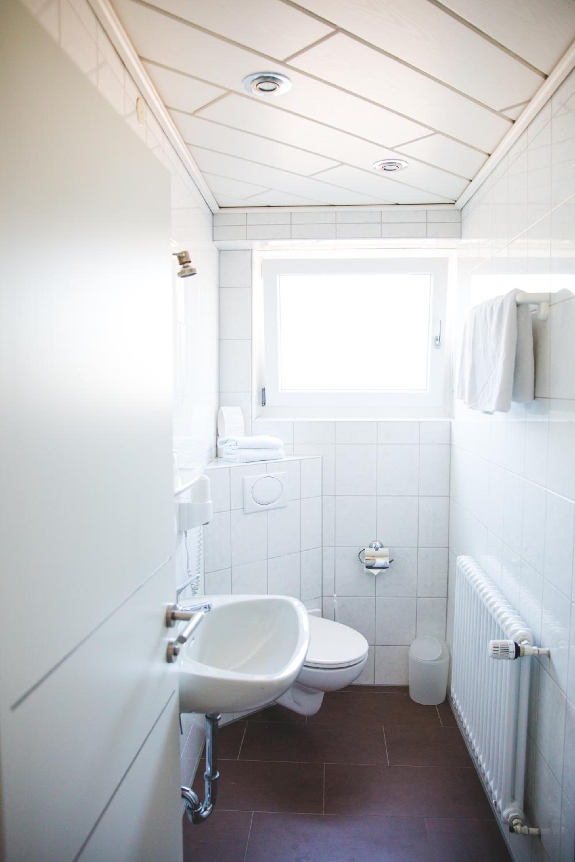 Double Room with Private Bathroom - Photo 4
