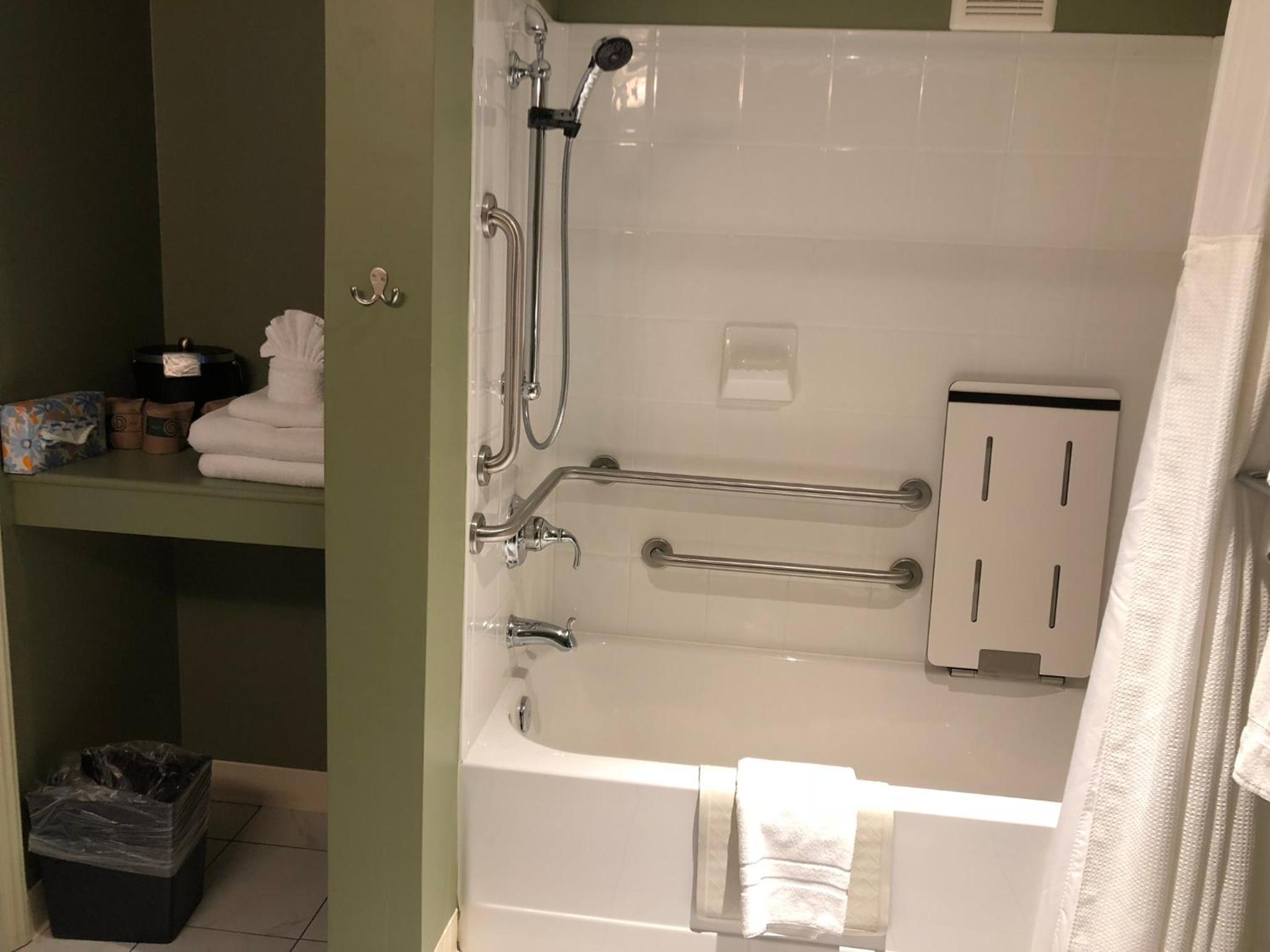 Queen Room - Disability Access - Photo 3