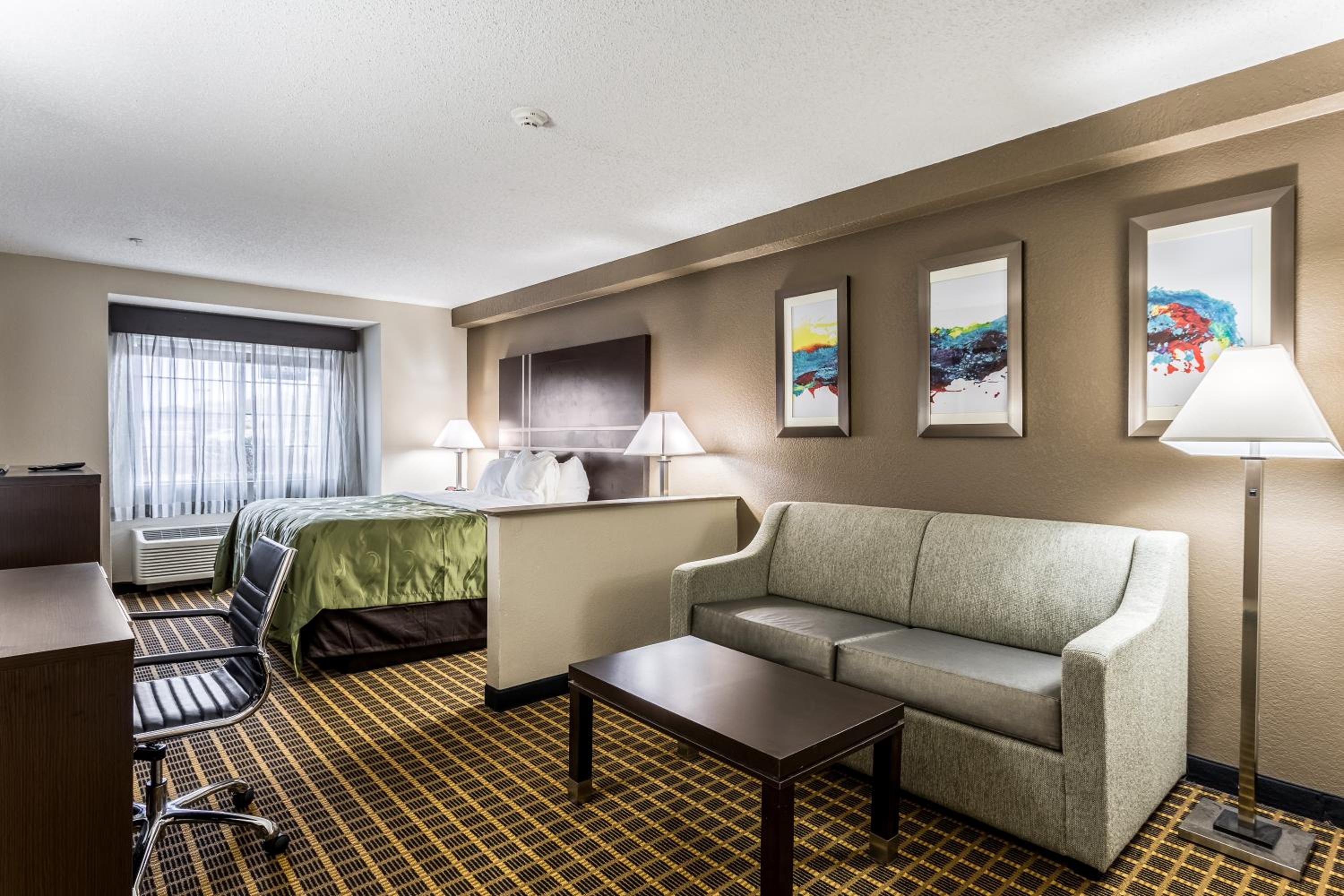 King Suite - Photo 2