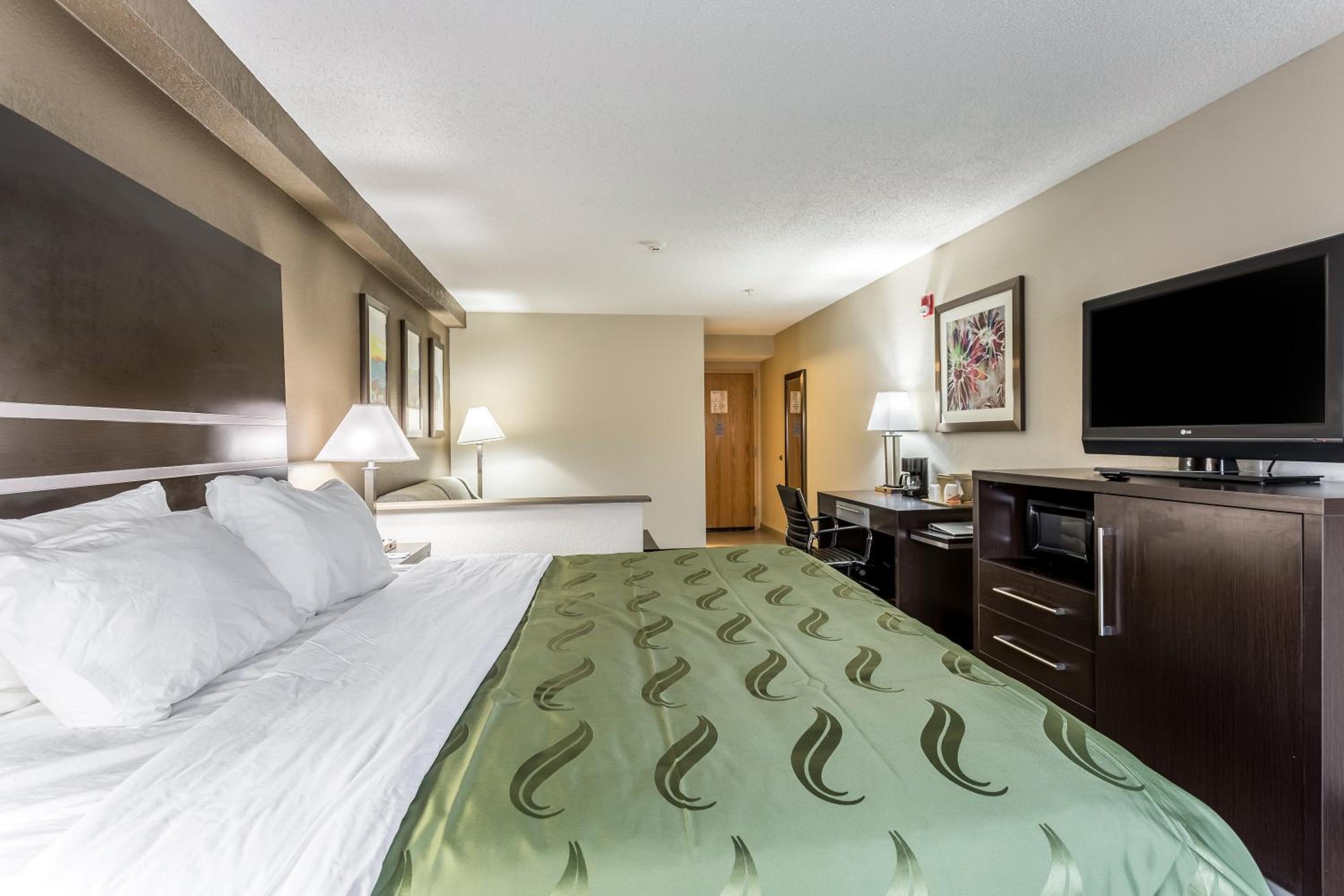 King Suite - Photo 3