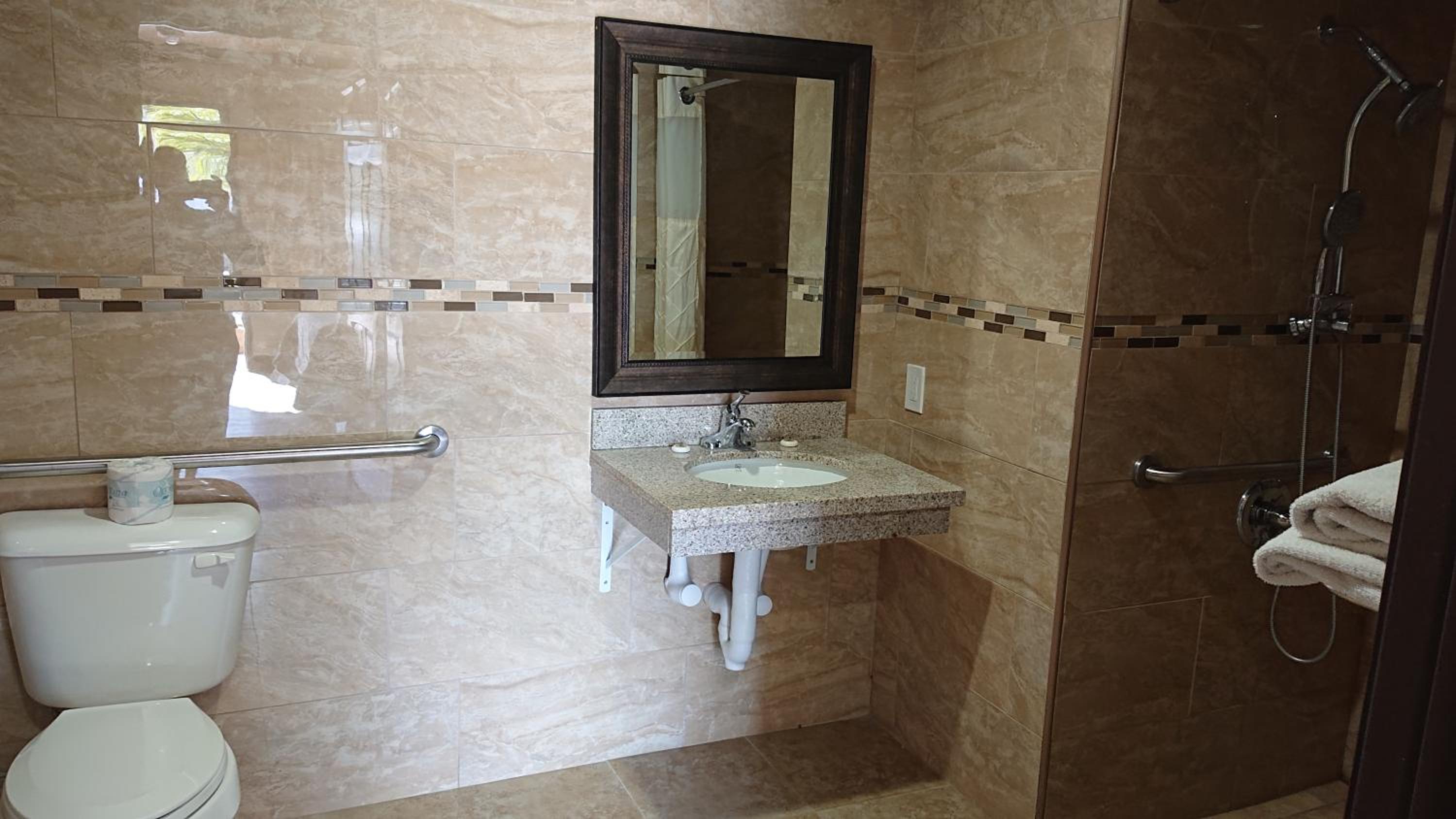 Single Room - Disability Access photo 3