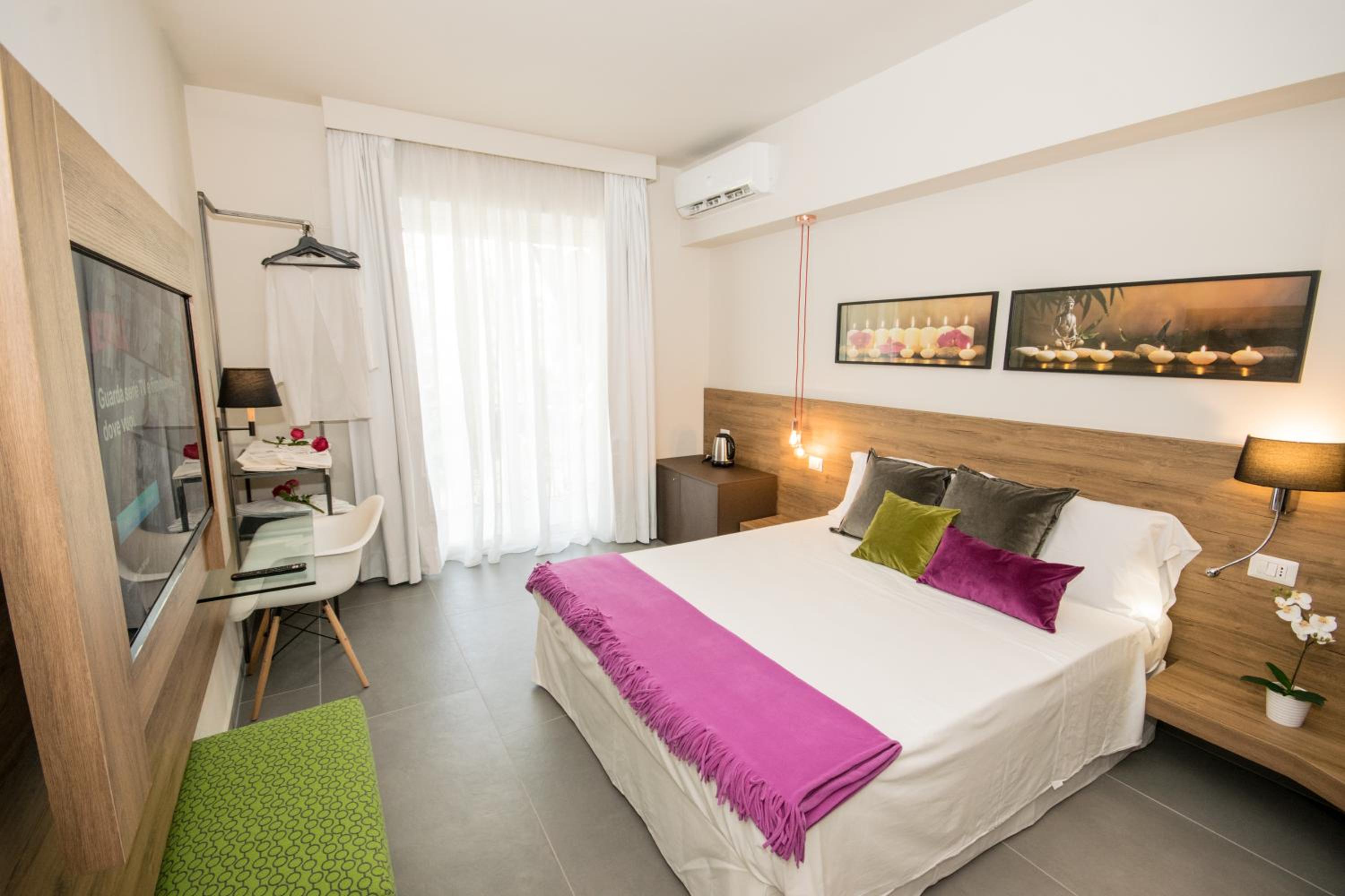 Deluxe Room (2 Adults + 1 Child)
