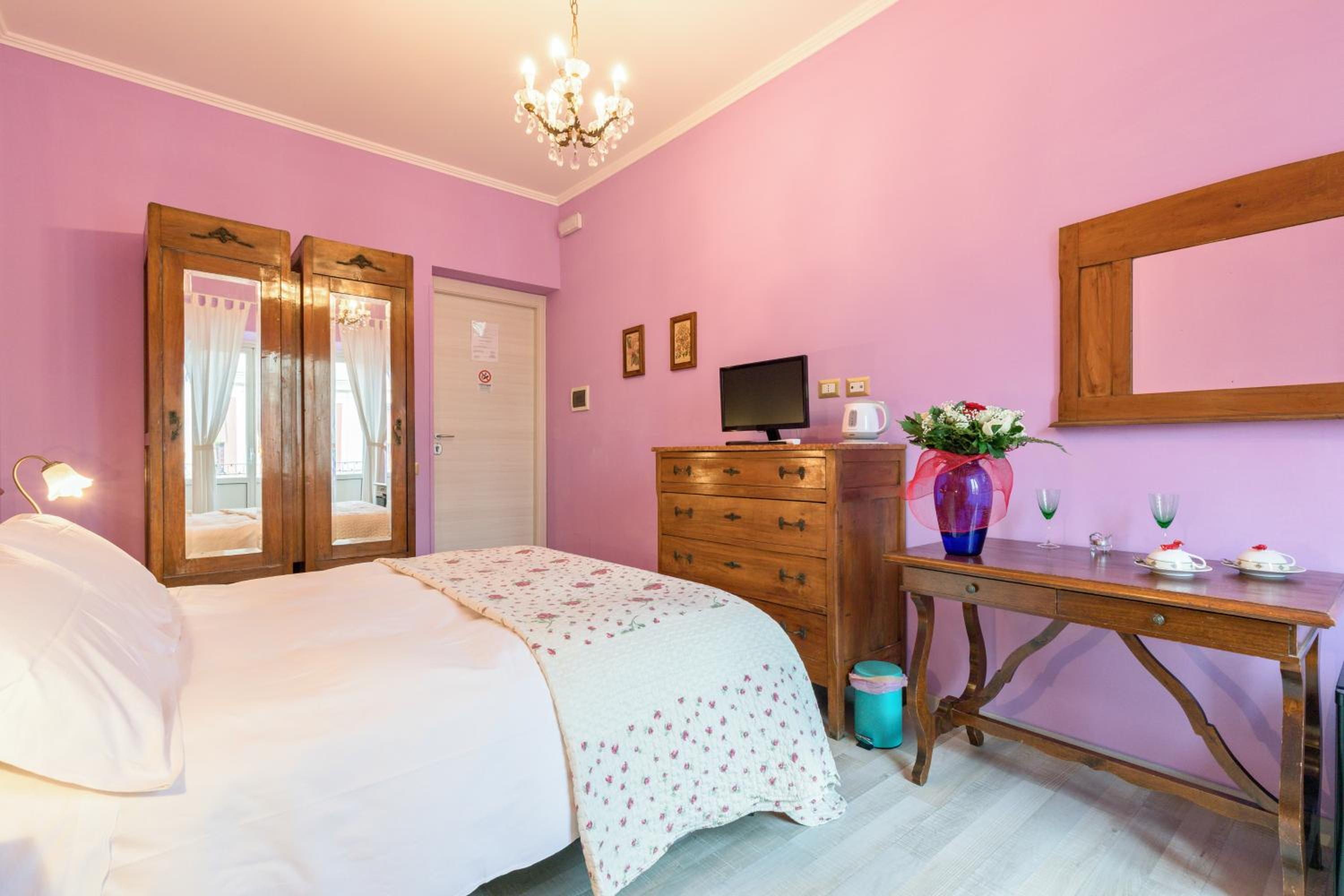 Double Room with Private External Bathroom photo 3