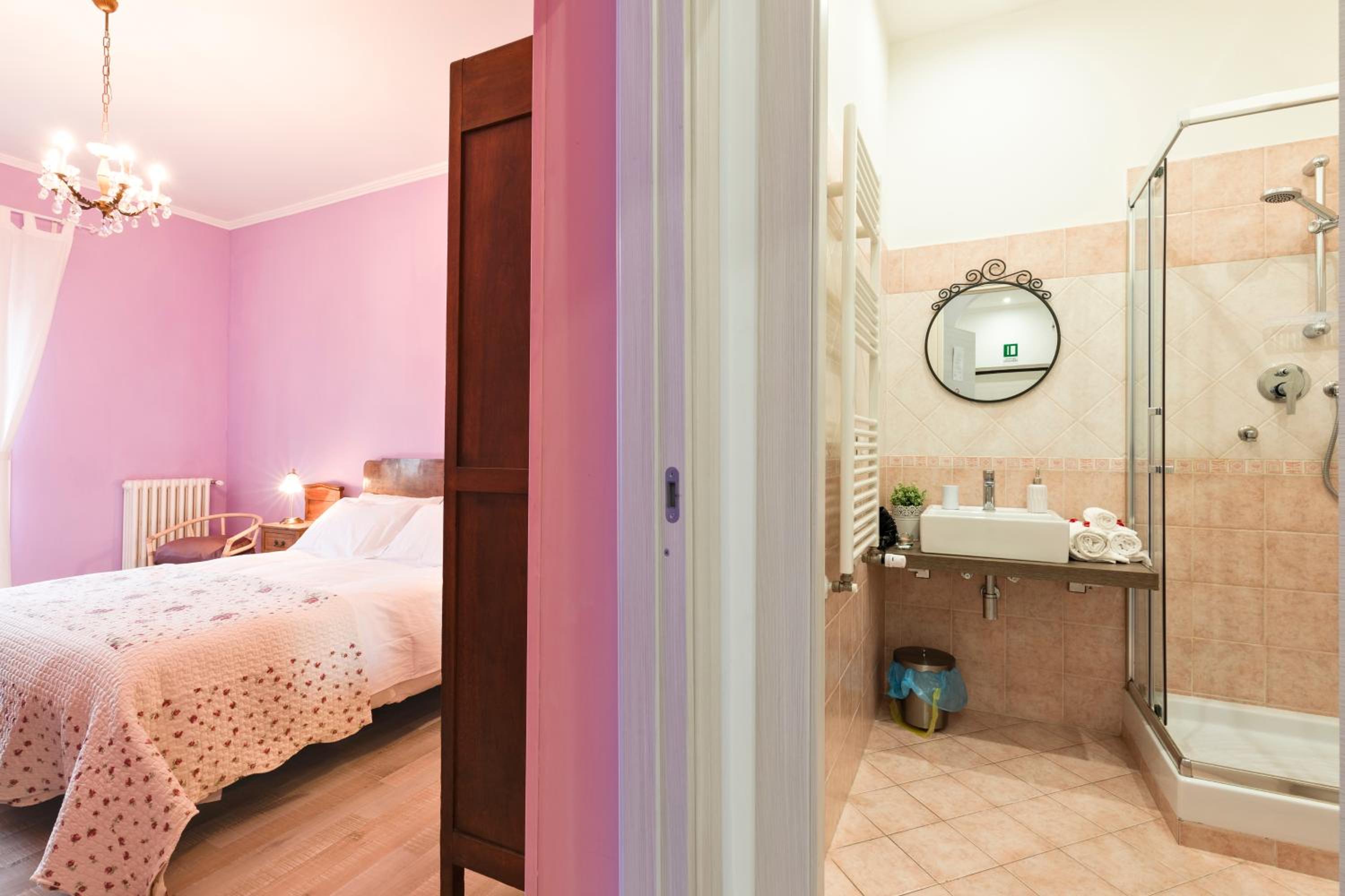 Double Room with Private External Bathroom photo 2