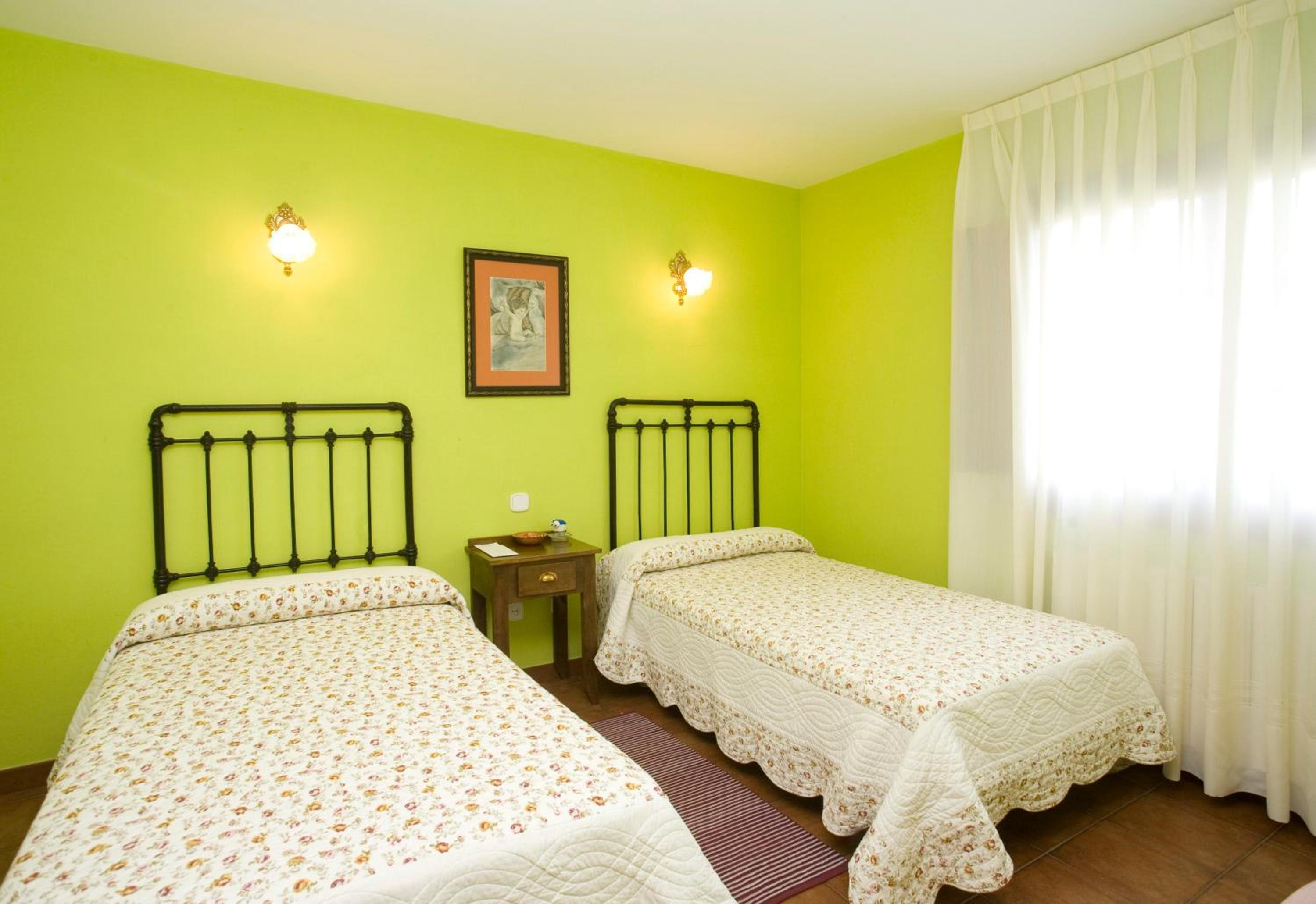 Standard Double Room - Photo 8
