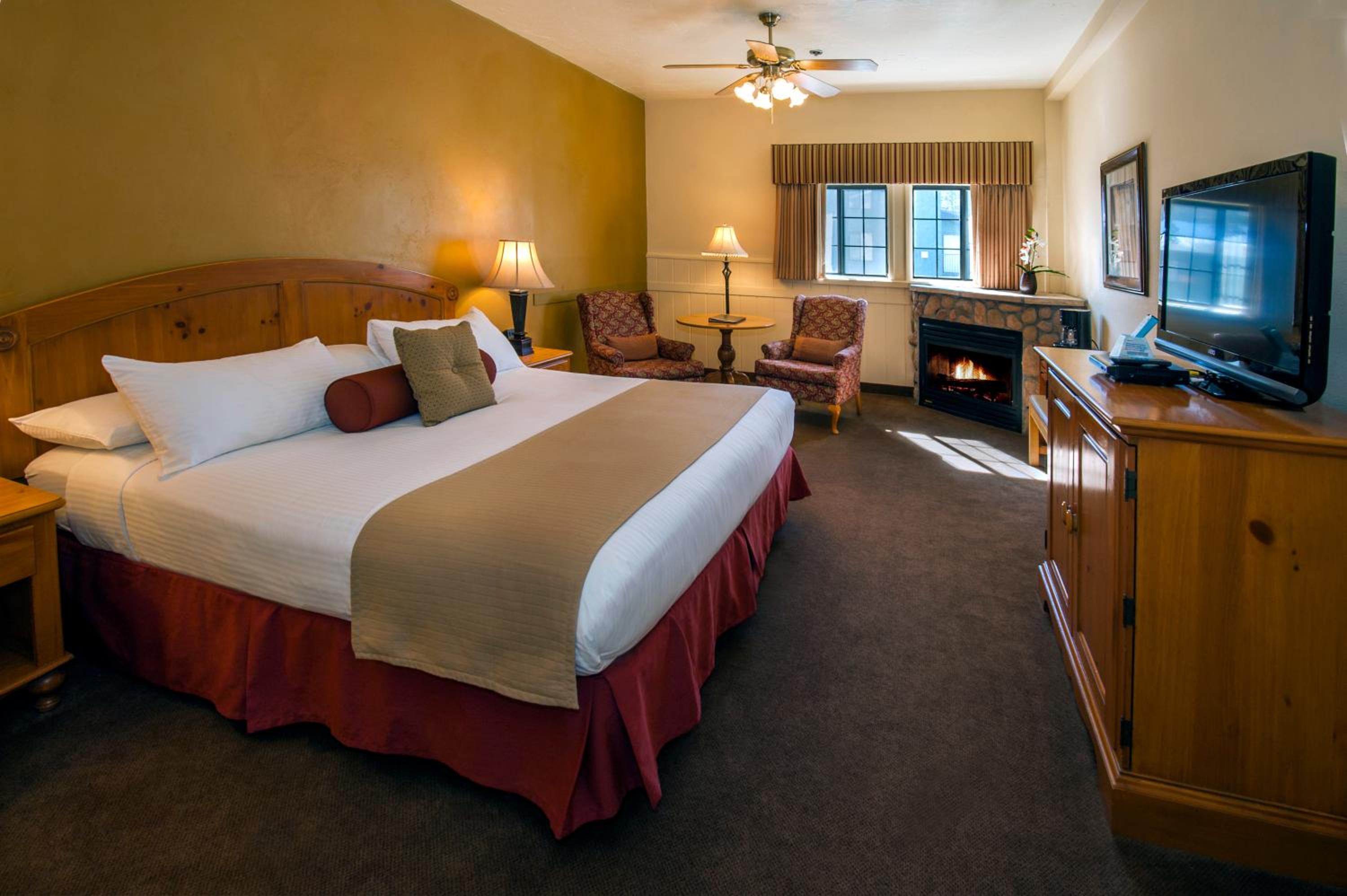 King Room with Fireplace - Photo 6