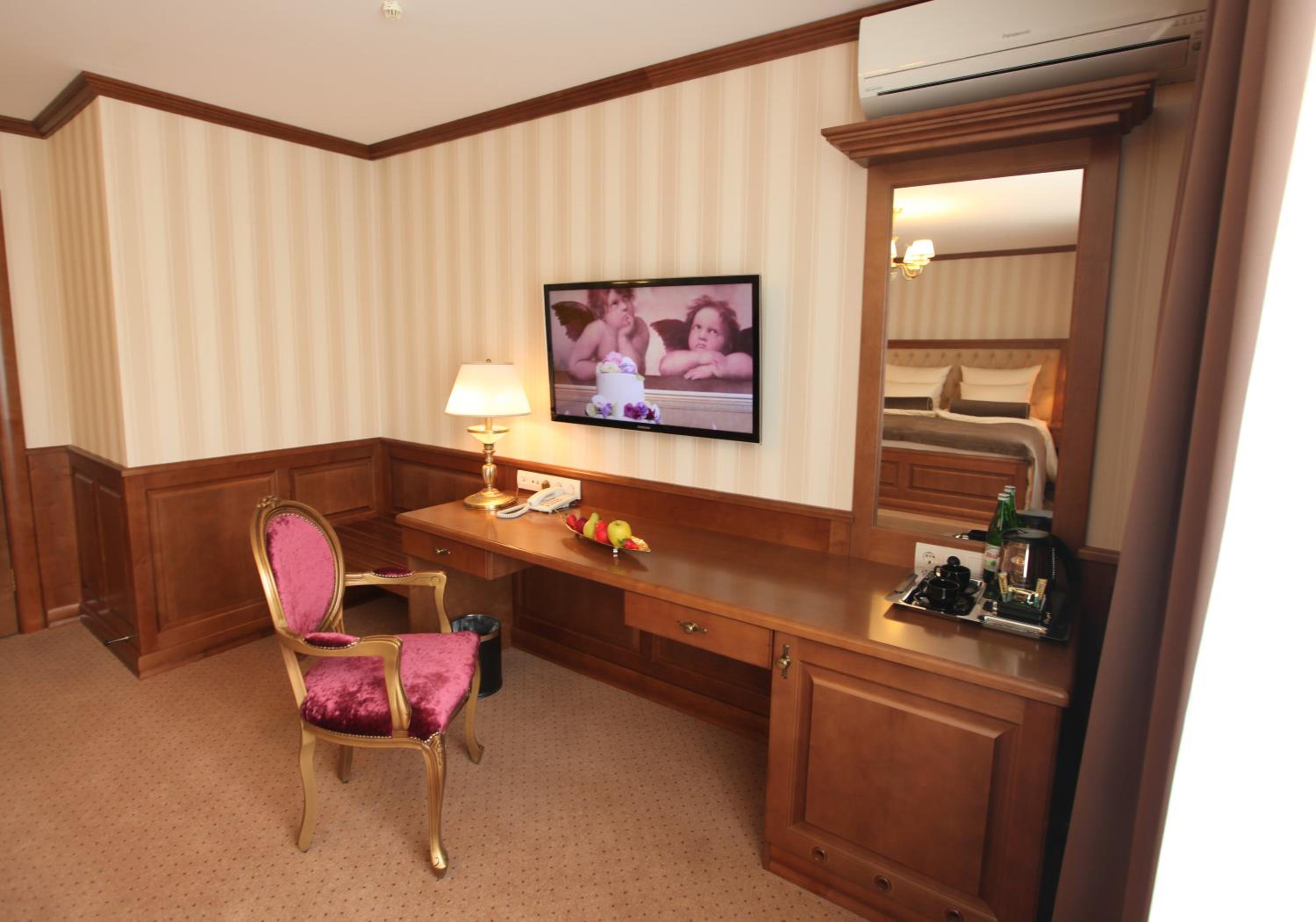 Junior Suite with Park View photo 1