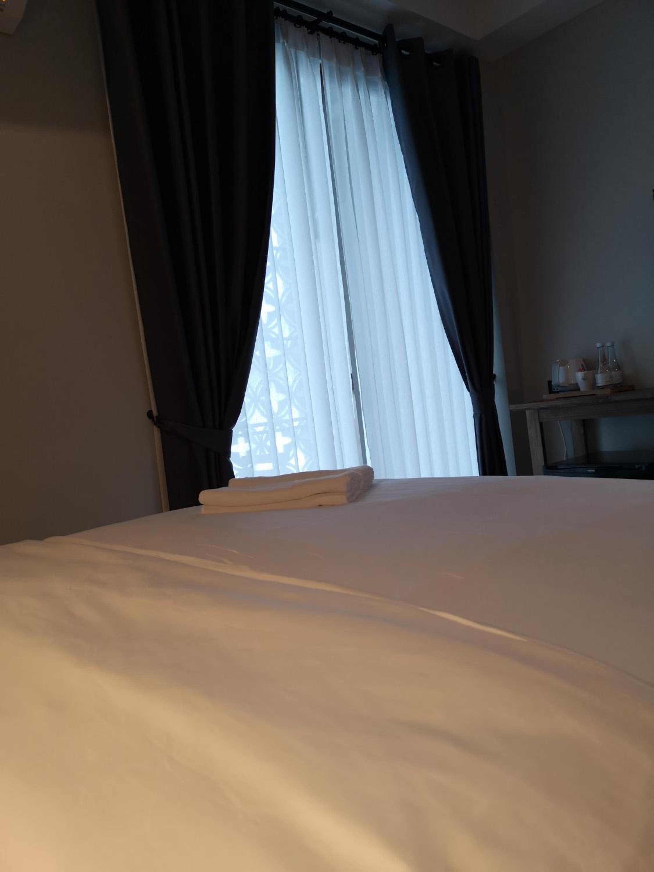 Double Room with Balcony - Photo 12