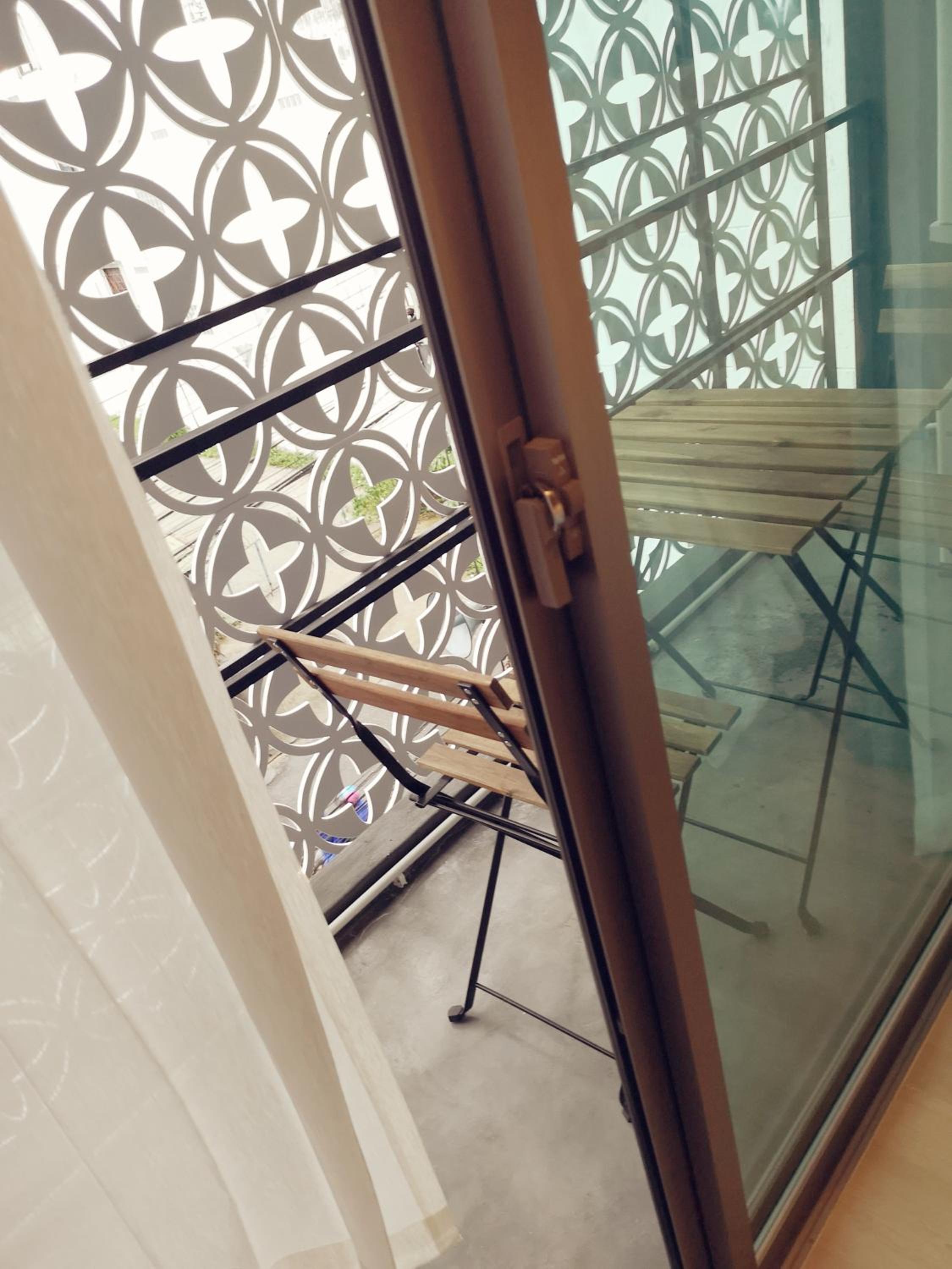 Double Room with Balcony - Photo 11