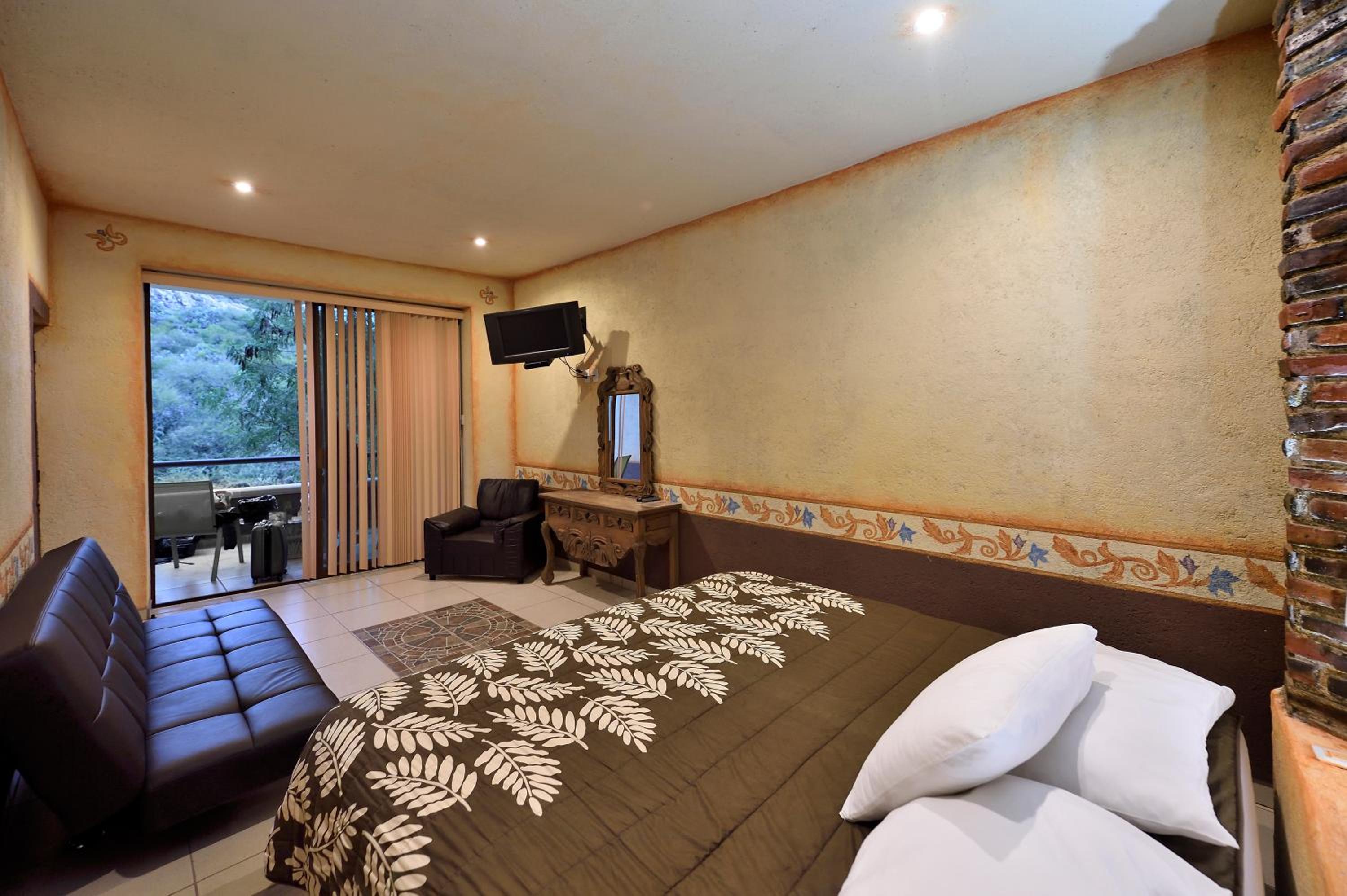 Family Suite - Photo 13