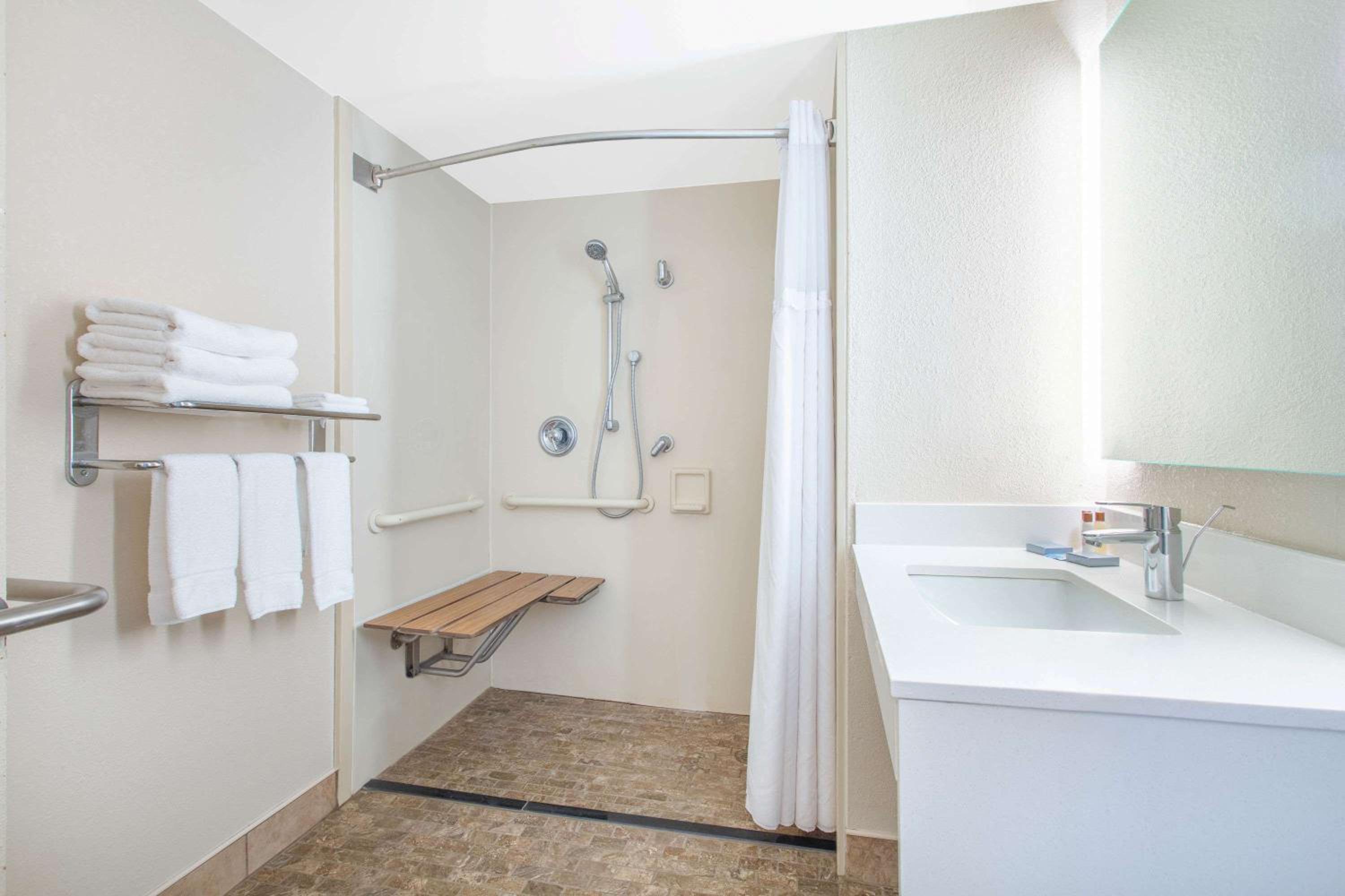 King Room - Mobility Access/Non-Smoking - Photo 2