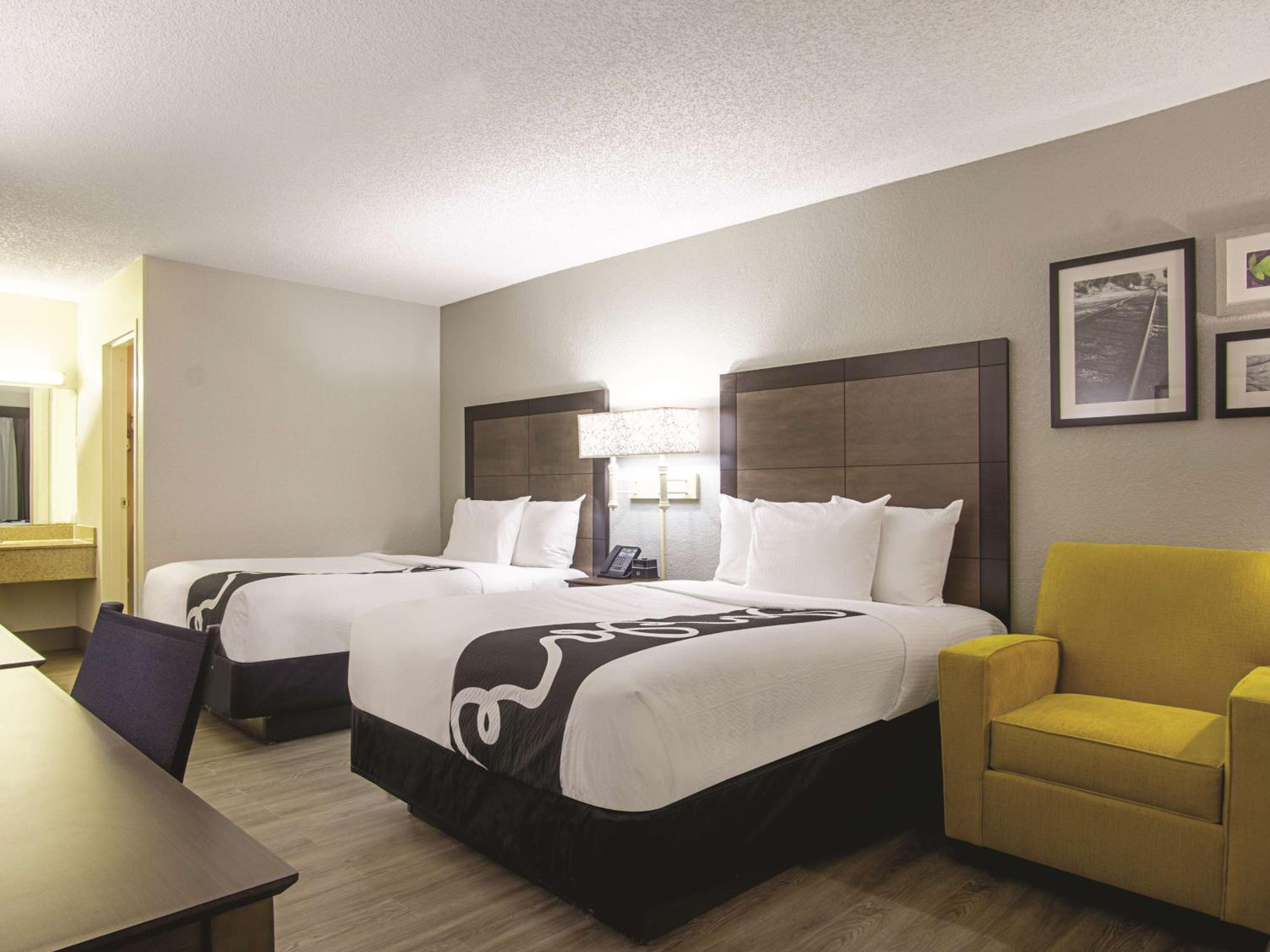 Deluxe Double Room With Two Double Beds photo 3