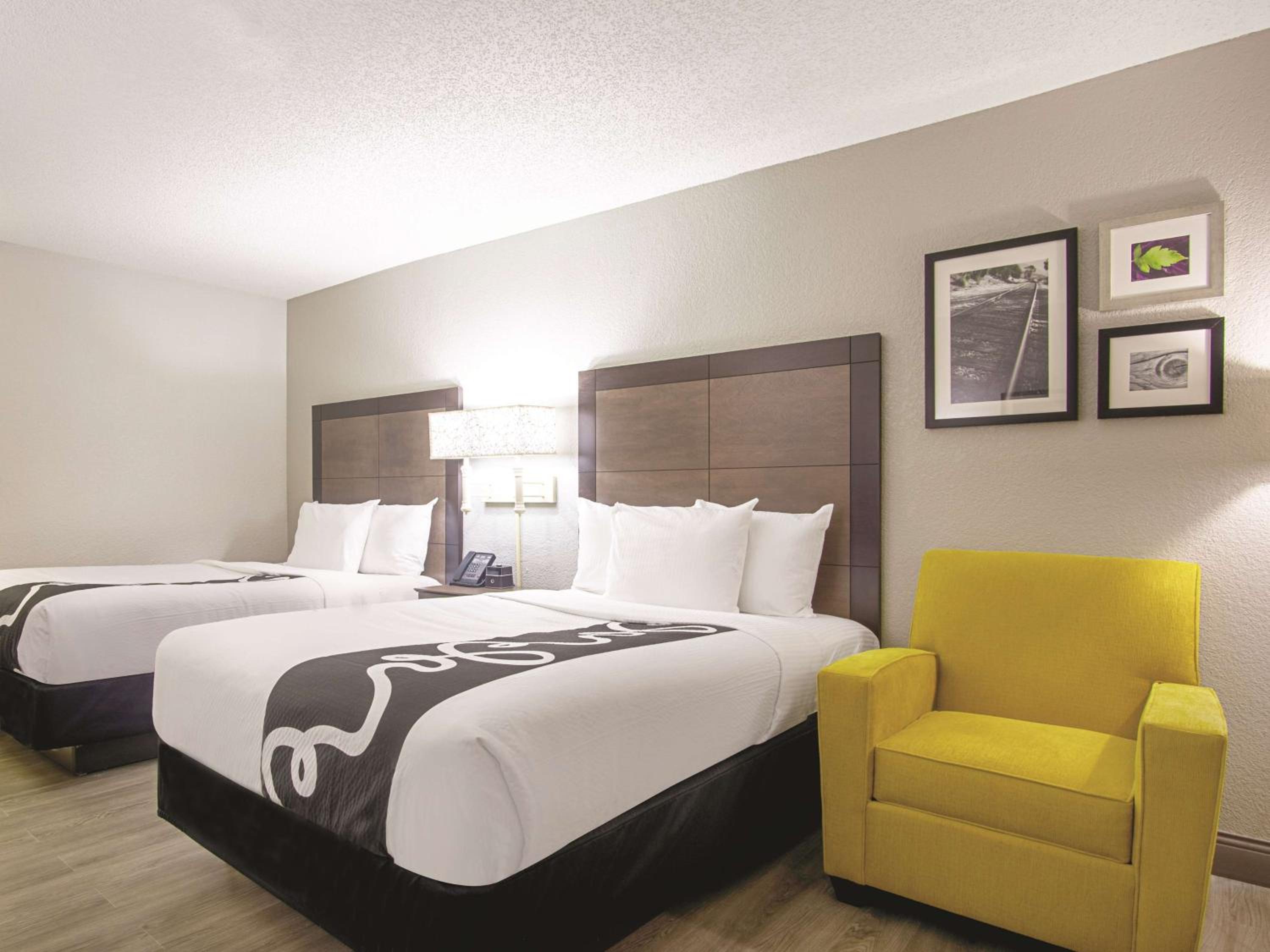 Deluxe Double Room With Two Double Beds photo 2