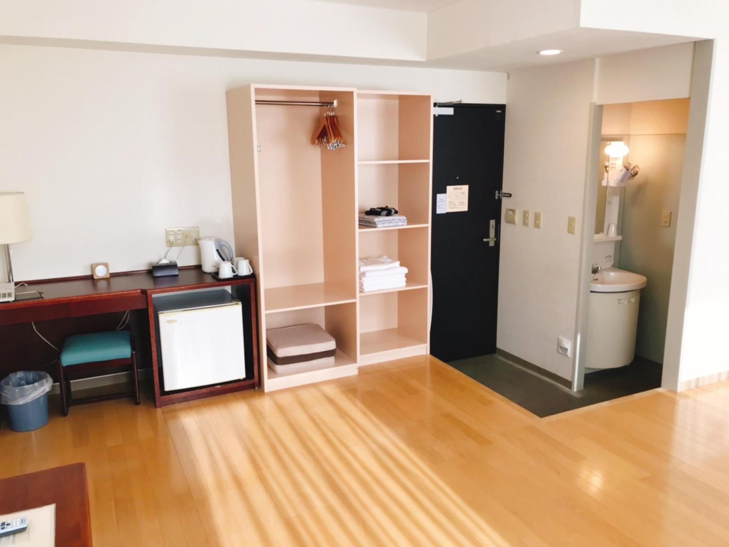 Family Room with Shared Bathroom - Non-Smoking photo 1
