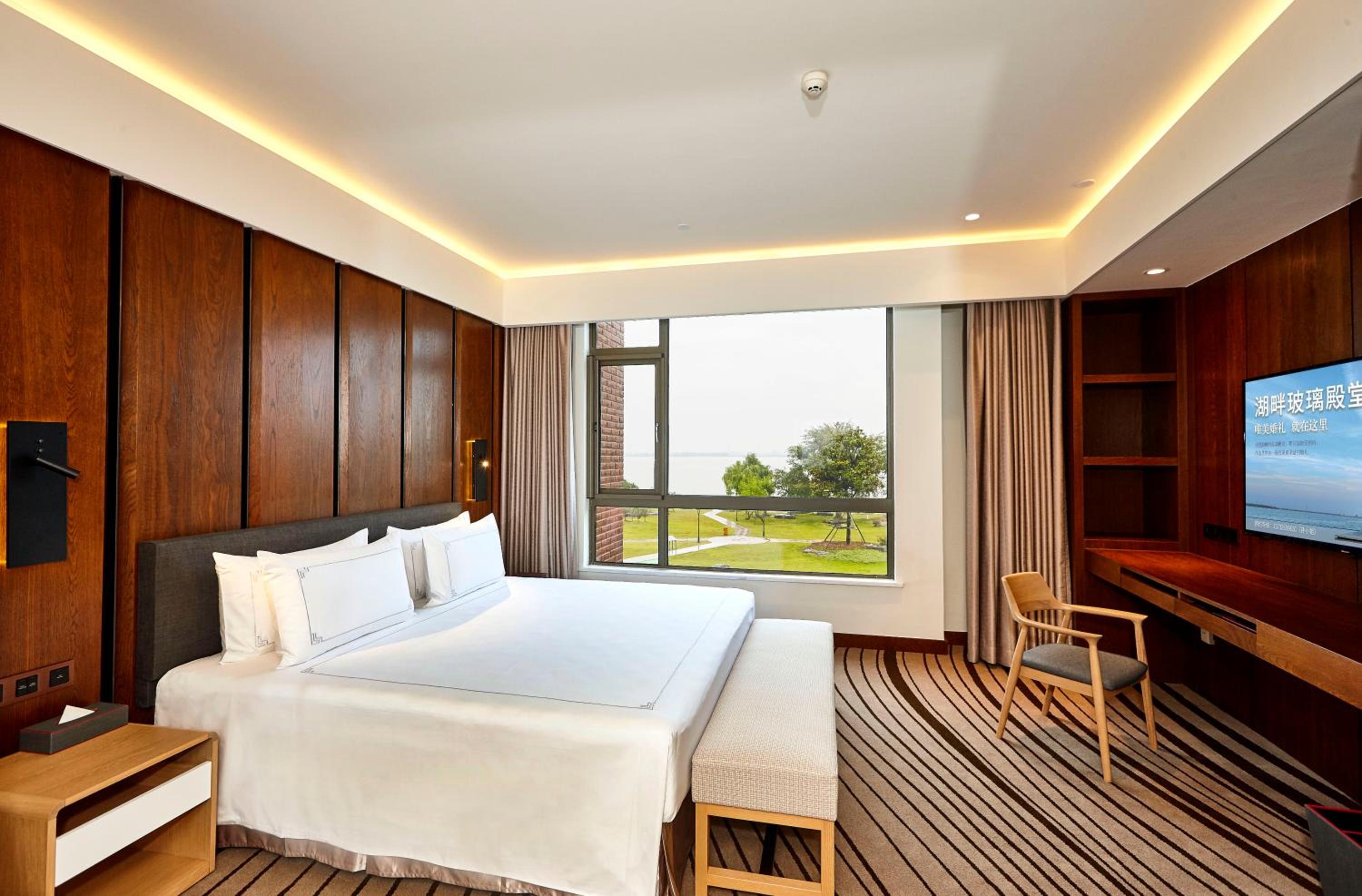 Executive Suite with Lake View