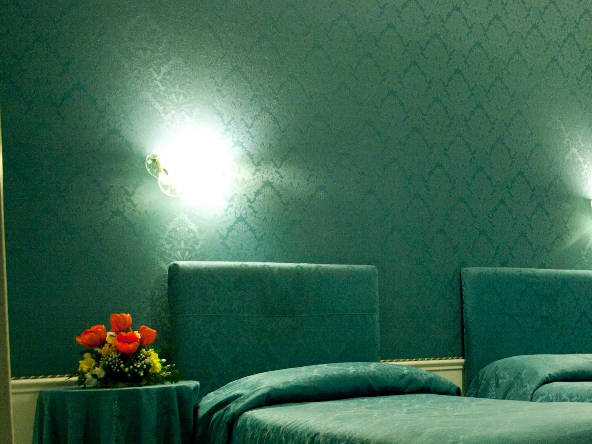 Double Room - Photo 5