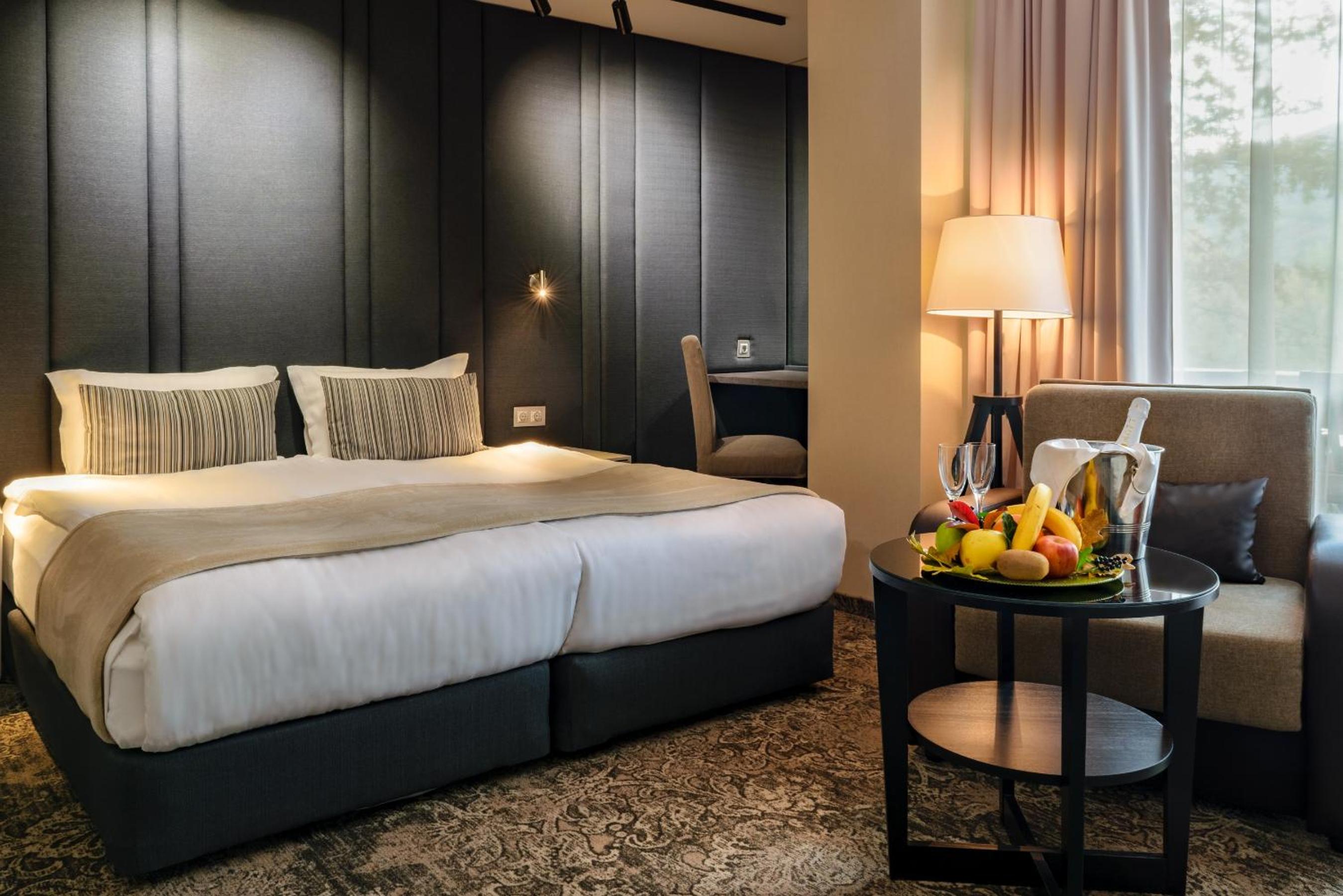 Deluxe Double Room with Balcony photo 2