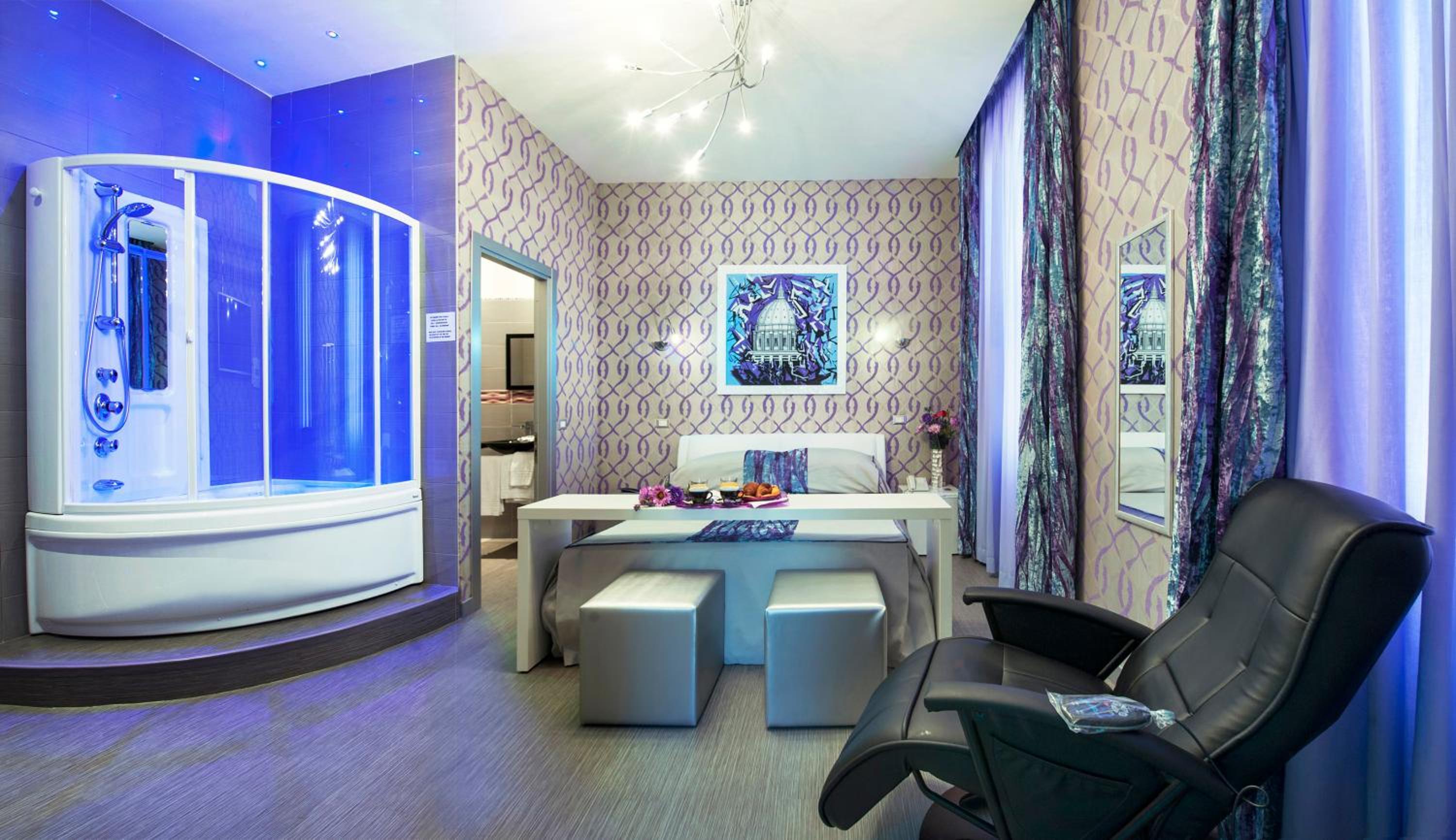 Deluxe Room with Hot Tub