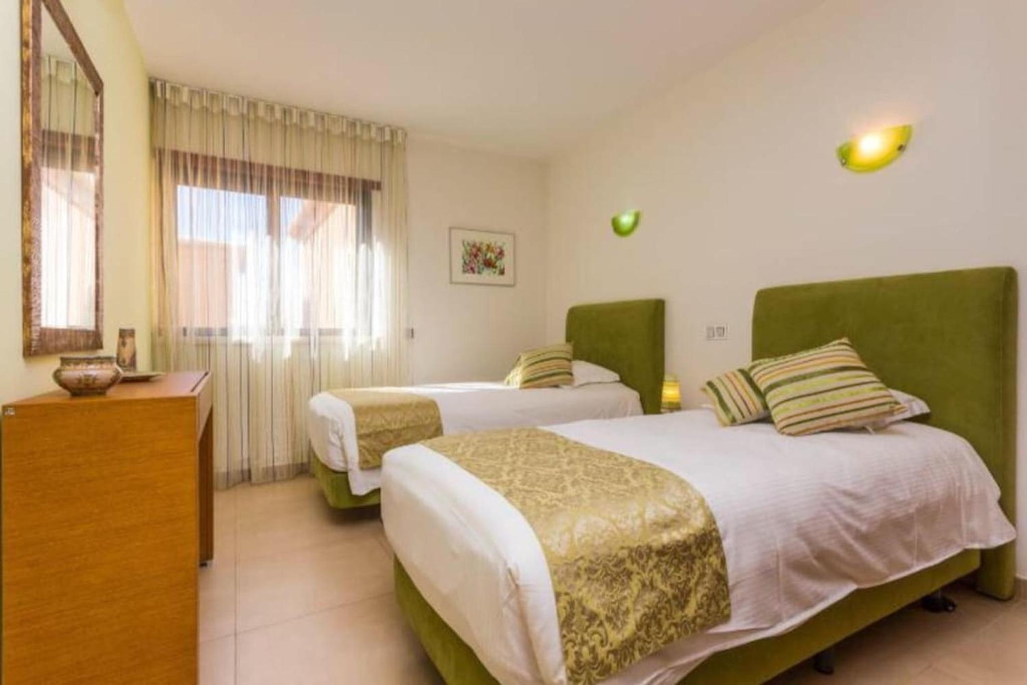 Two bedroom apartment with mezzanine, private hot tub and sea view photo 2