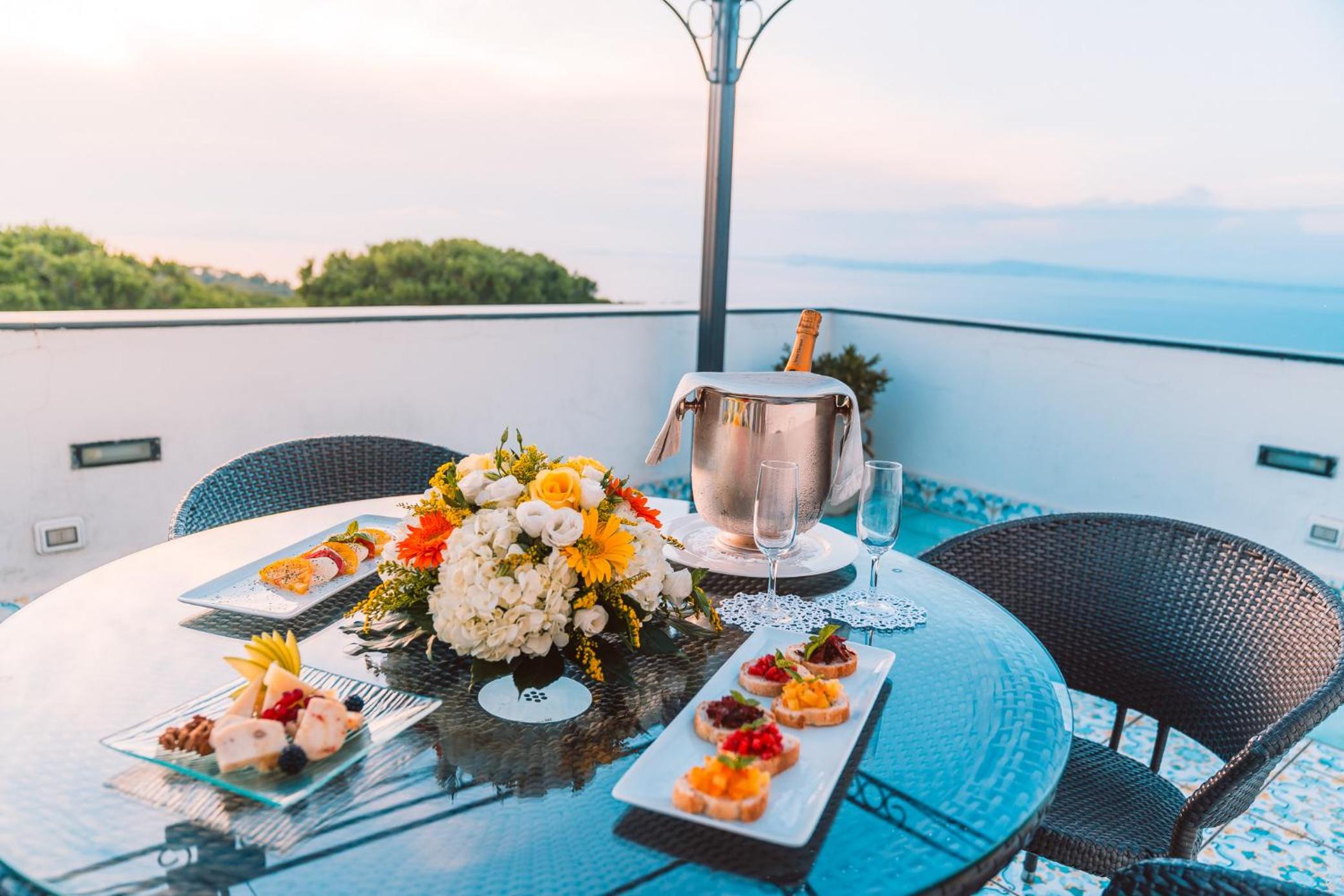 Suite with Sea View - Photo 4